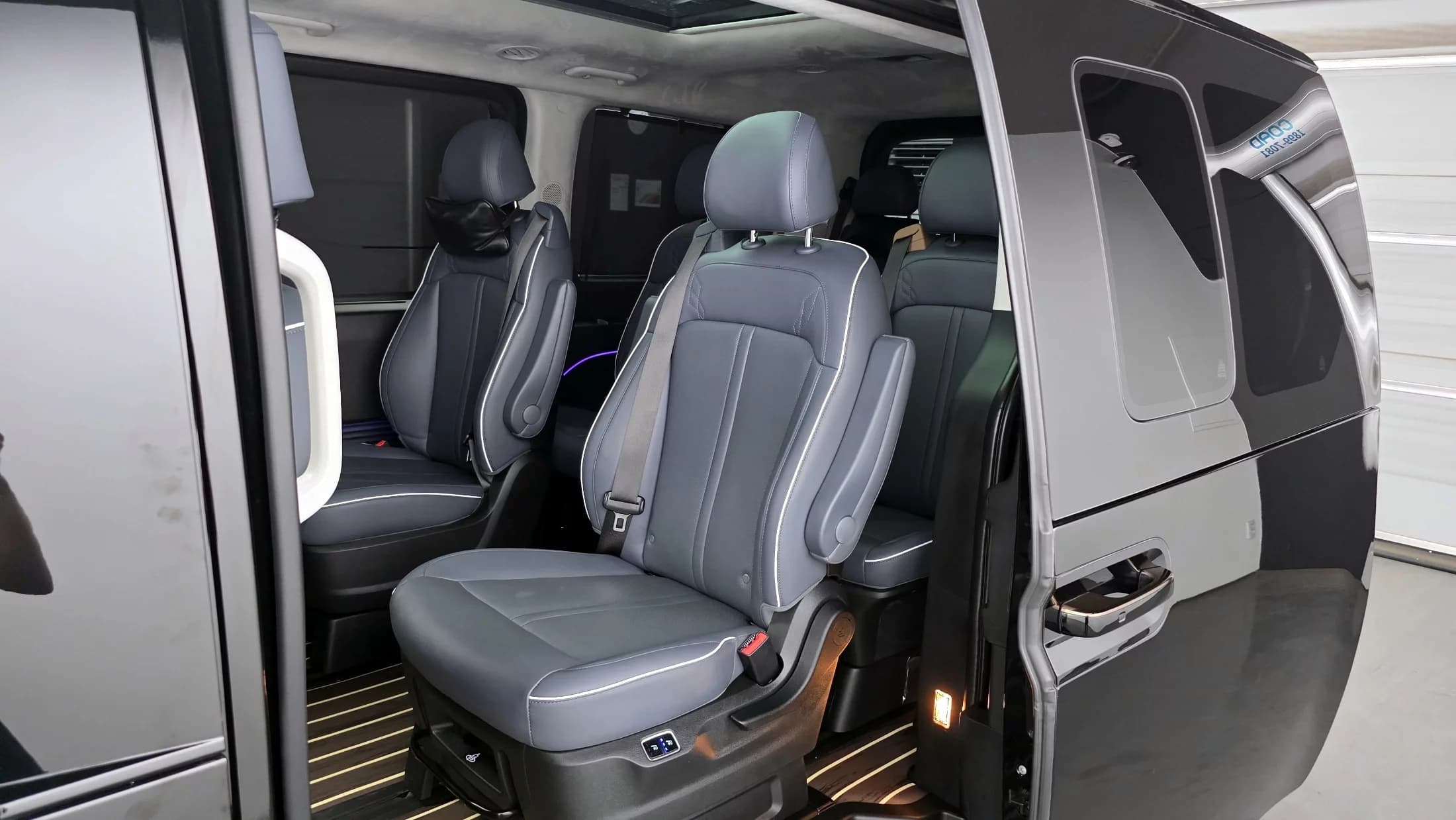 Hyundai Staria 4WD Lounge 9-Seater Inspiration, 2024 г. 88615 км. — фото 11
