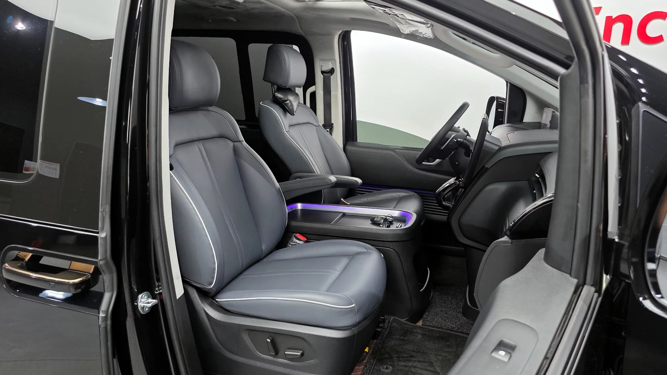 Hyundai Staria 4WD Lounge 9-Seater Inspiration, 2024 г. 88615 км. — фото 12