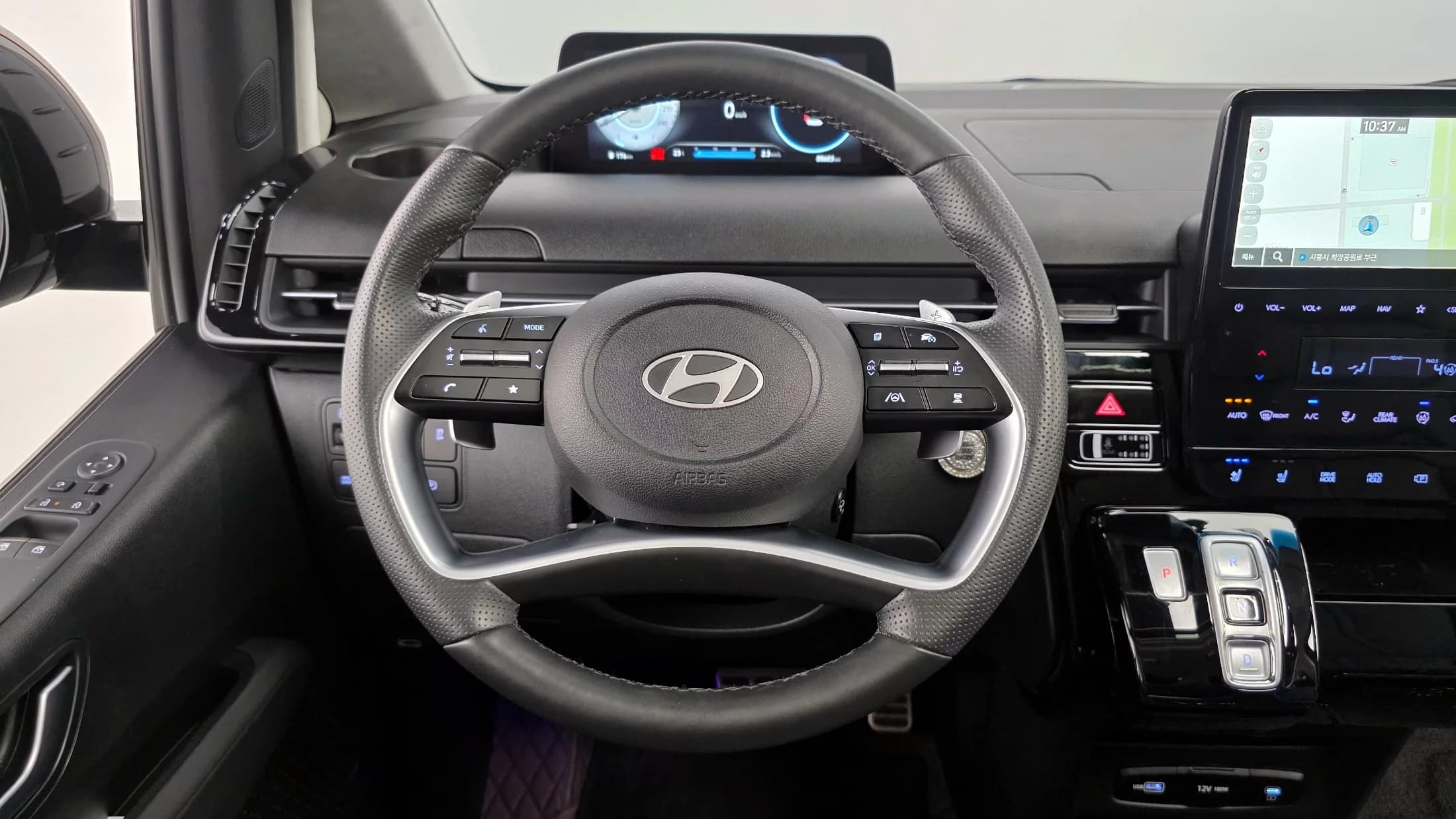 Hyundai Staria 4WD Lounge 9-Seater Inspiration, 2024 г. 88615 км. — фото 13