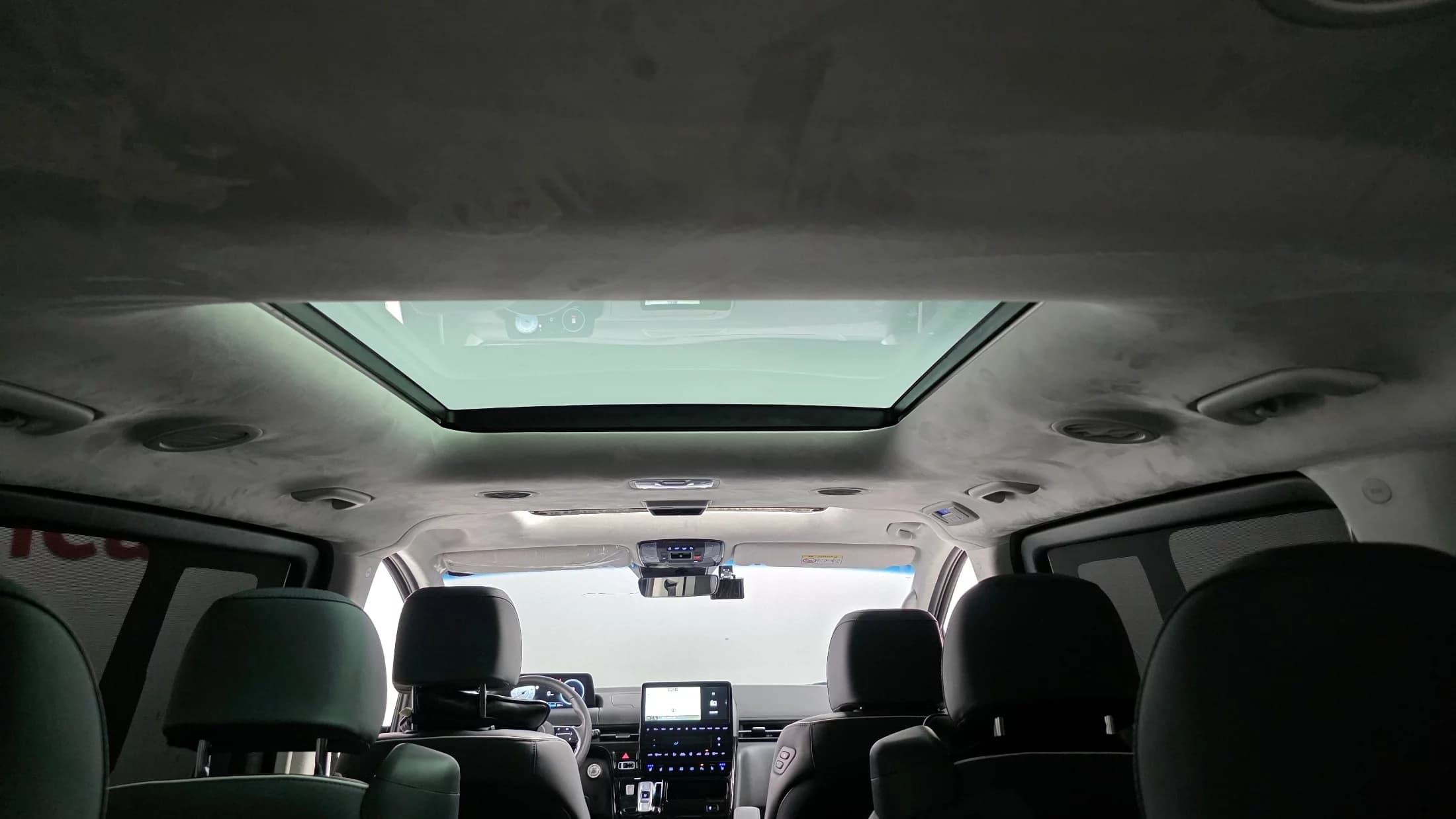 Hyundai Staria 4WD Lounge 9-Seater Inspiration, 2024 г. 88615 км. — фото 20