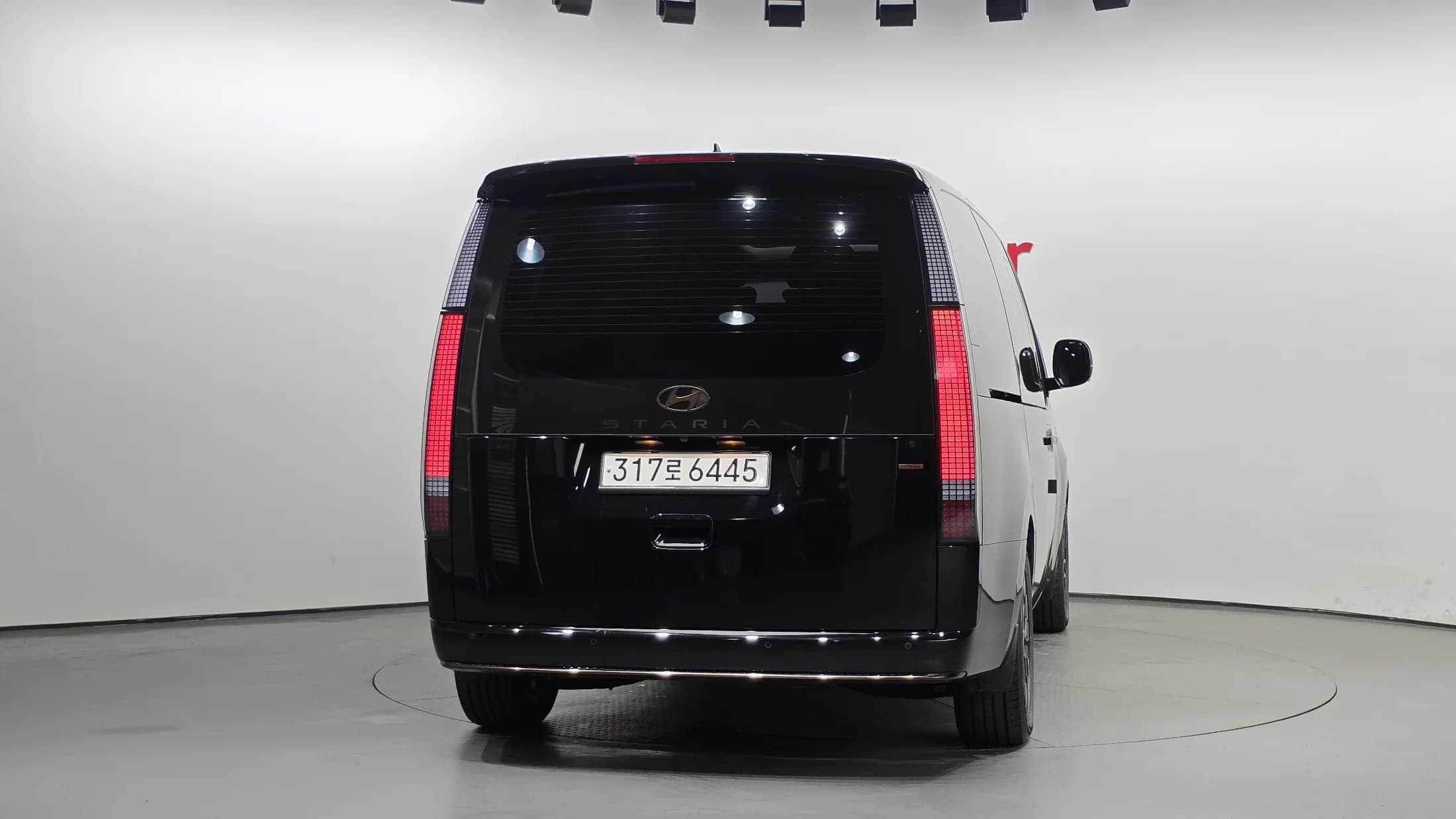 Hyundai Staria 4WD Lounge 9-Seater Inspiration, 2024 г. 88615 км. — фото 4