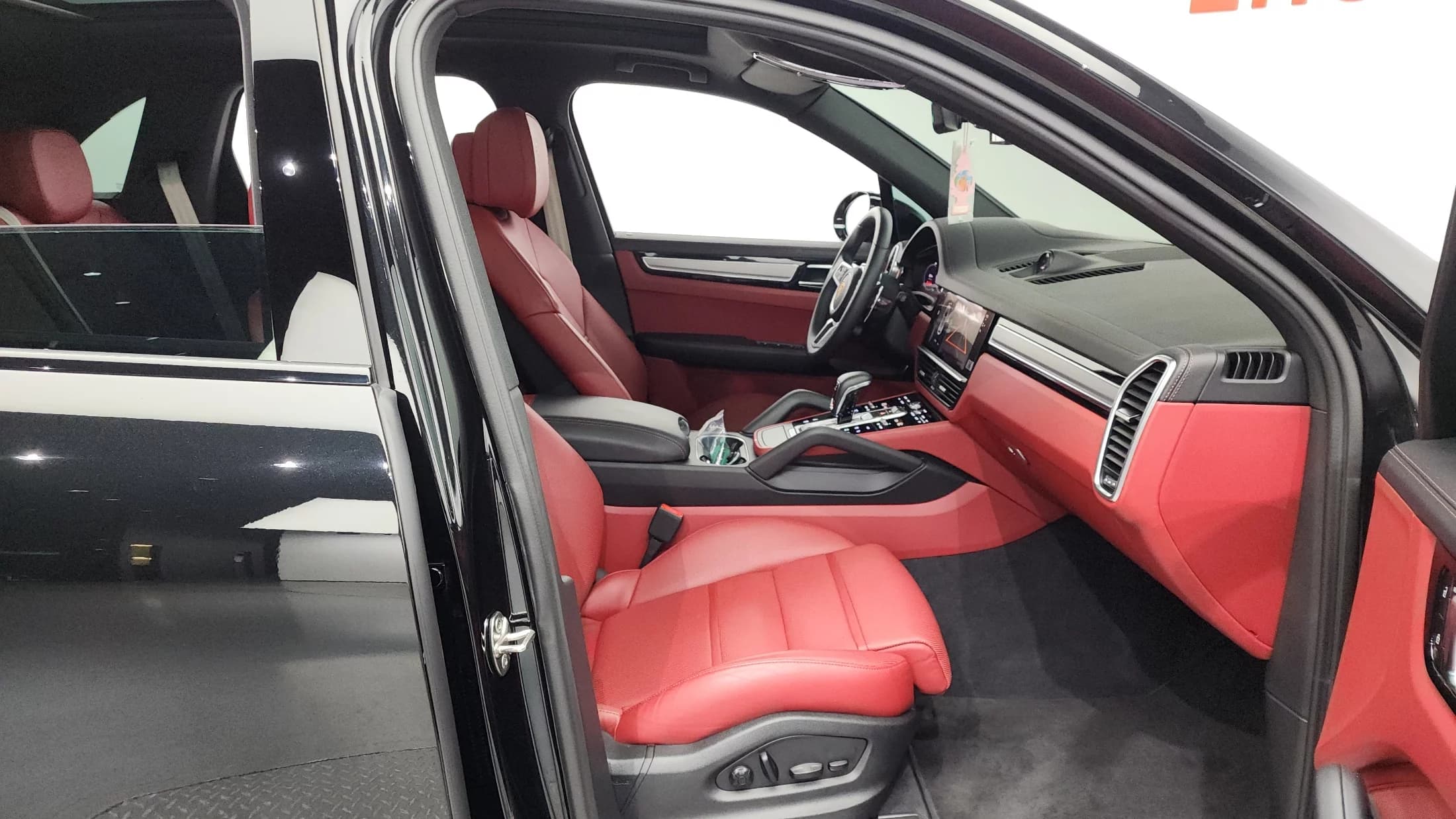 Porsche CAYENNE 3.0 PLATINUM EDITION, 2023 г. 20759 км. — фото 11