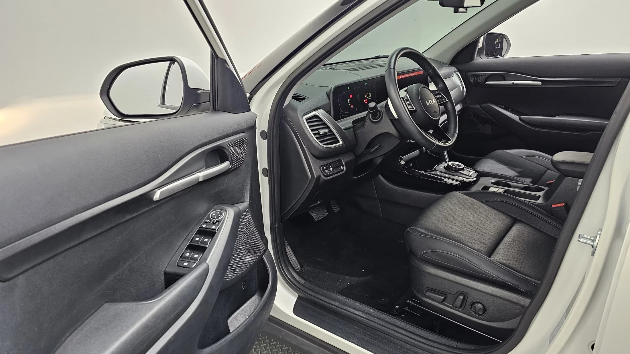 Kia Seltos Gasoline 1.6 Turbo 2WD Prestige, 2023 г. 10637 км. — фото 11