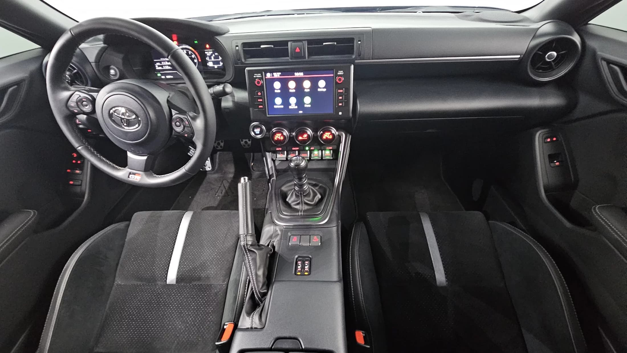 Toyota Gr 86 2.4 Premium, 2024 г. 9614 км. — фото 7