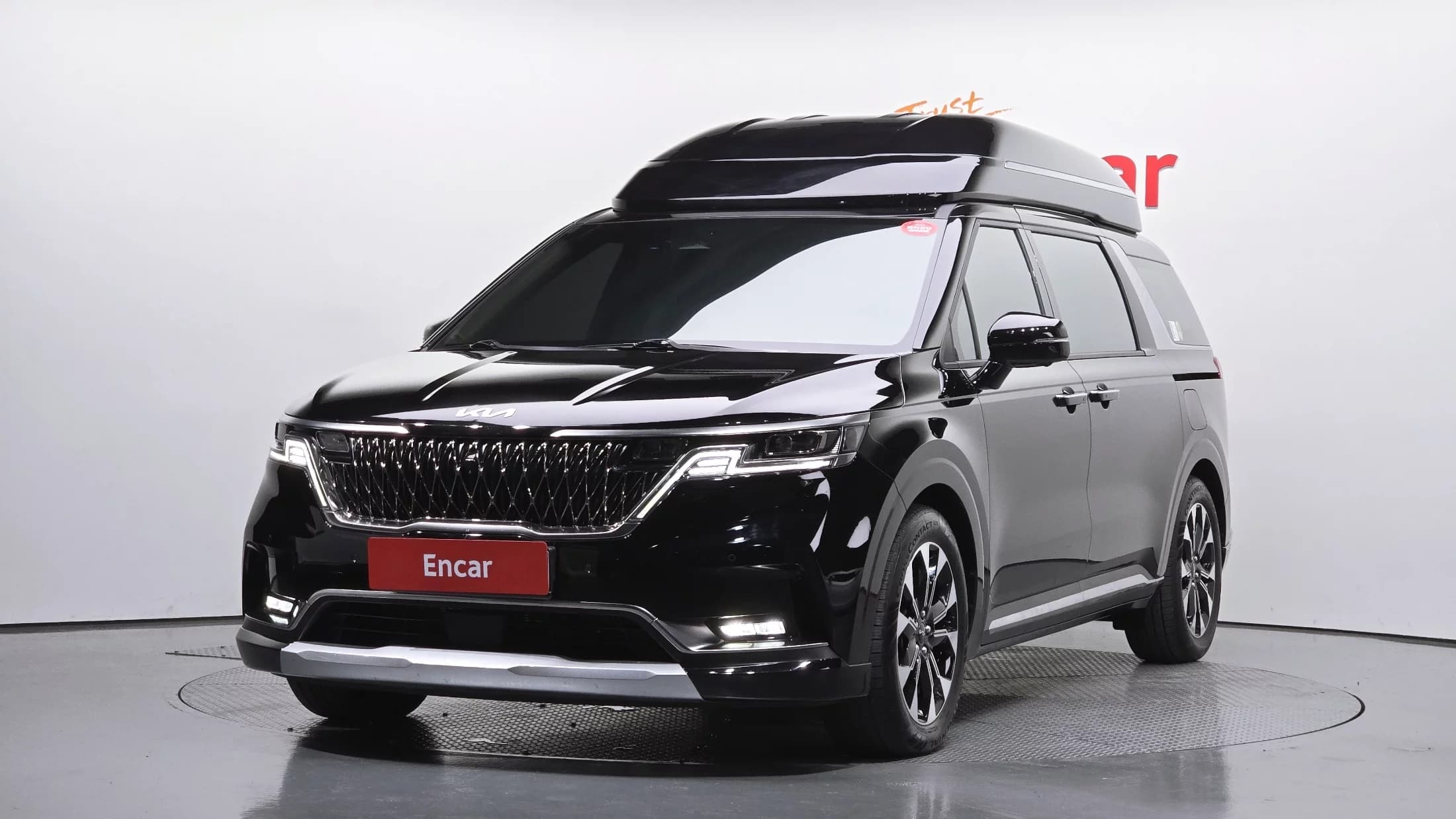 Kia Carnival 9-Seater Hi-Limousine Signature, 2023 г. 23458 км.