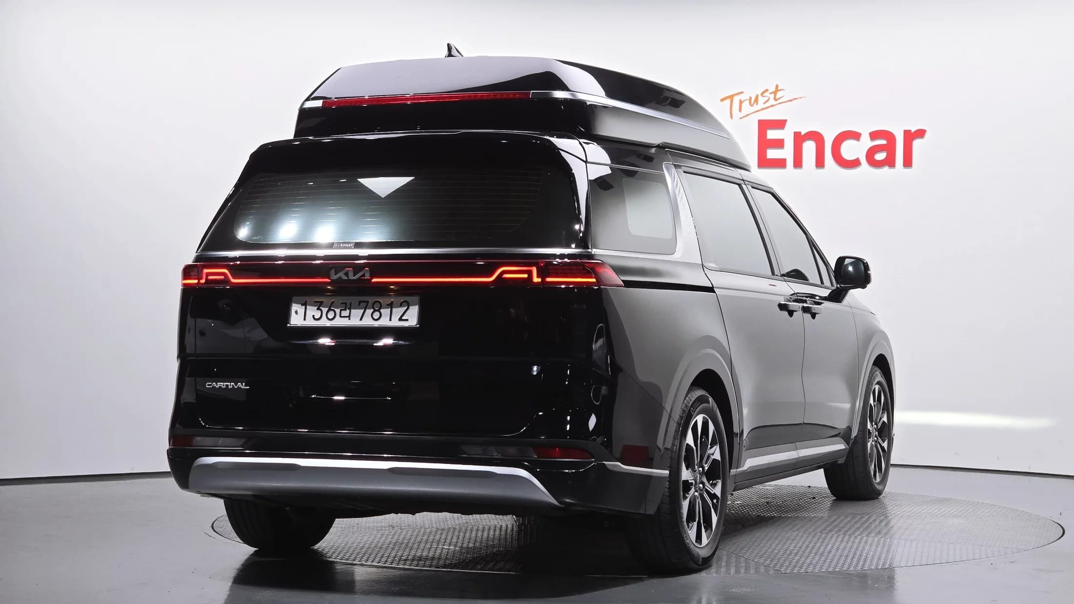 Kia Carnival 9-Seater Hi-Limousine Signature, 2023 г. 23458 км. — фото 2