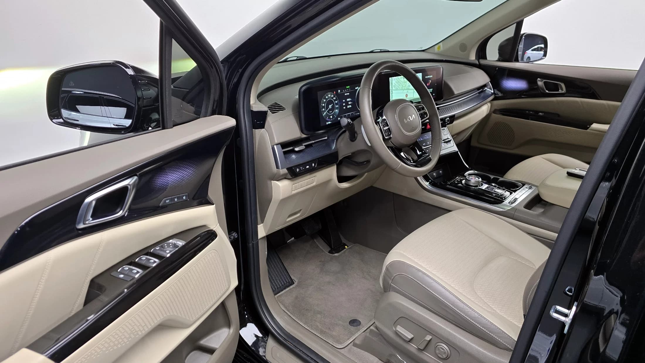 Kia Carnival 9-Seater Hi-Limousine Signature, 2023 г. 23458 км. — фото 11