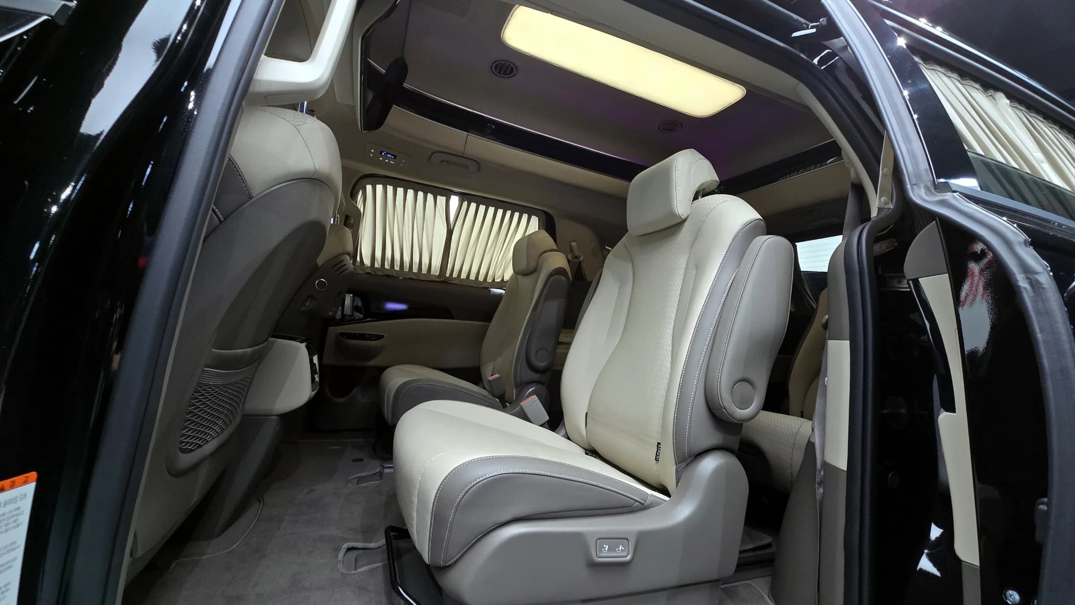 Kia Carnival 9-Seater Hi-Limousine Signature, 2023 г. 23458 км. — фото 12