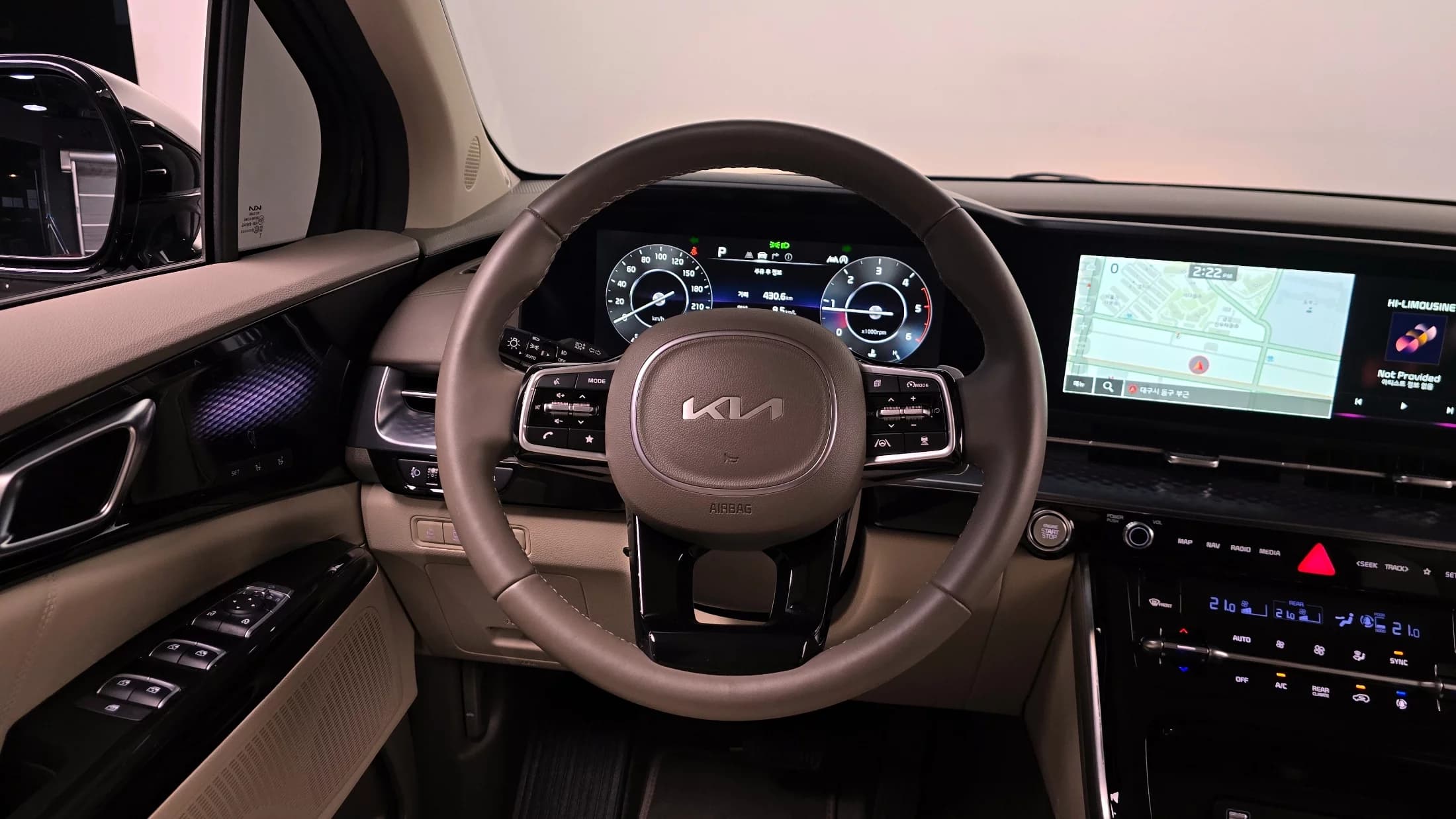 Kia Carnival 9-Seater Hi-Limousine Signature, 2023 г. 23458 км. — фото 13