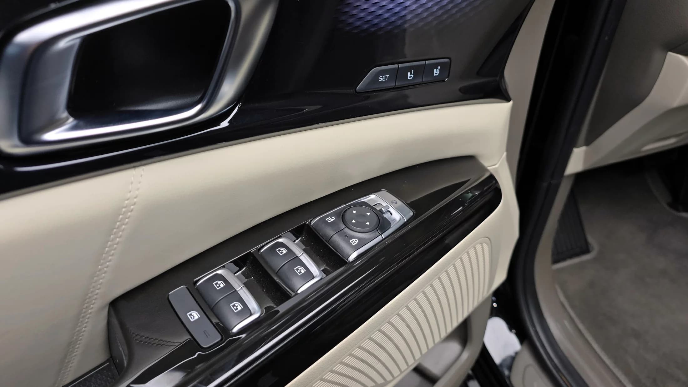 Kia Carnival 9-Seater Hi-Limousine Signature, 2023 г. 23458 км. — фото 17