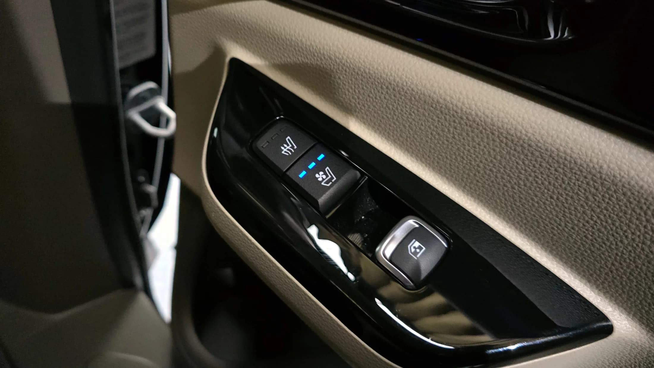 Kia Carnival 9-Seater Hi-Limousine Signature, 2023 г. 23458 км. — фото 18