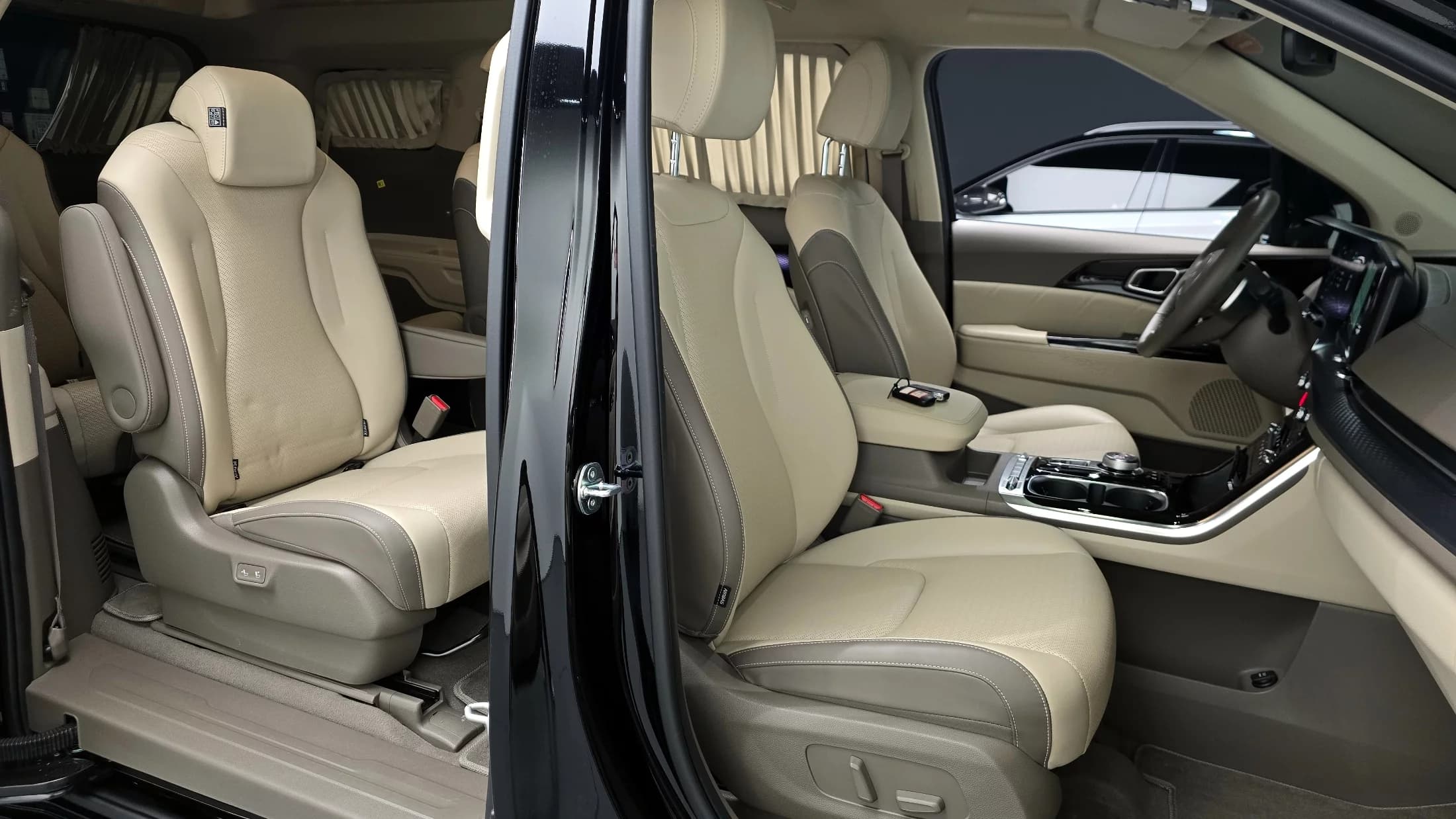 Kia Carnival 9-Seater Hi-Limousine Signature, 2023 г. 23458 км. — фото 10