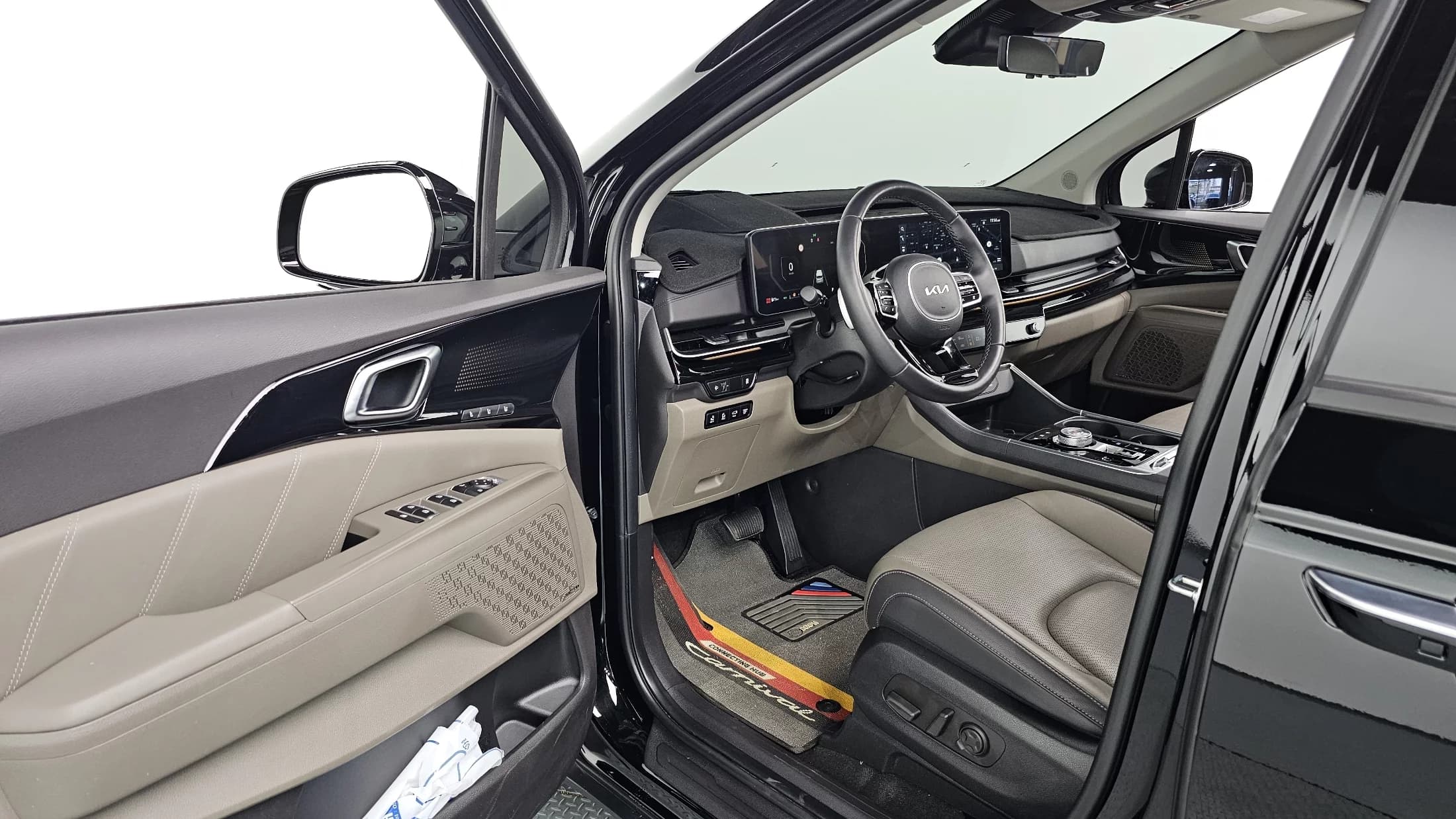 Kia Carnival Gasoline 9-Seater Signature, 2024 г. 19530 км. — фото 11