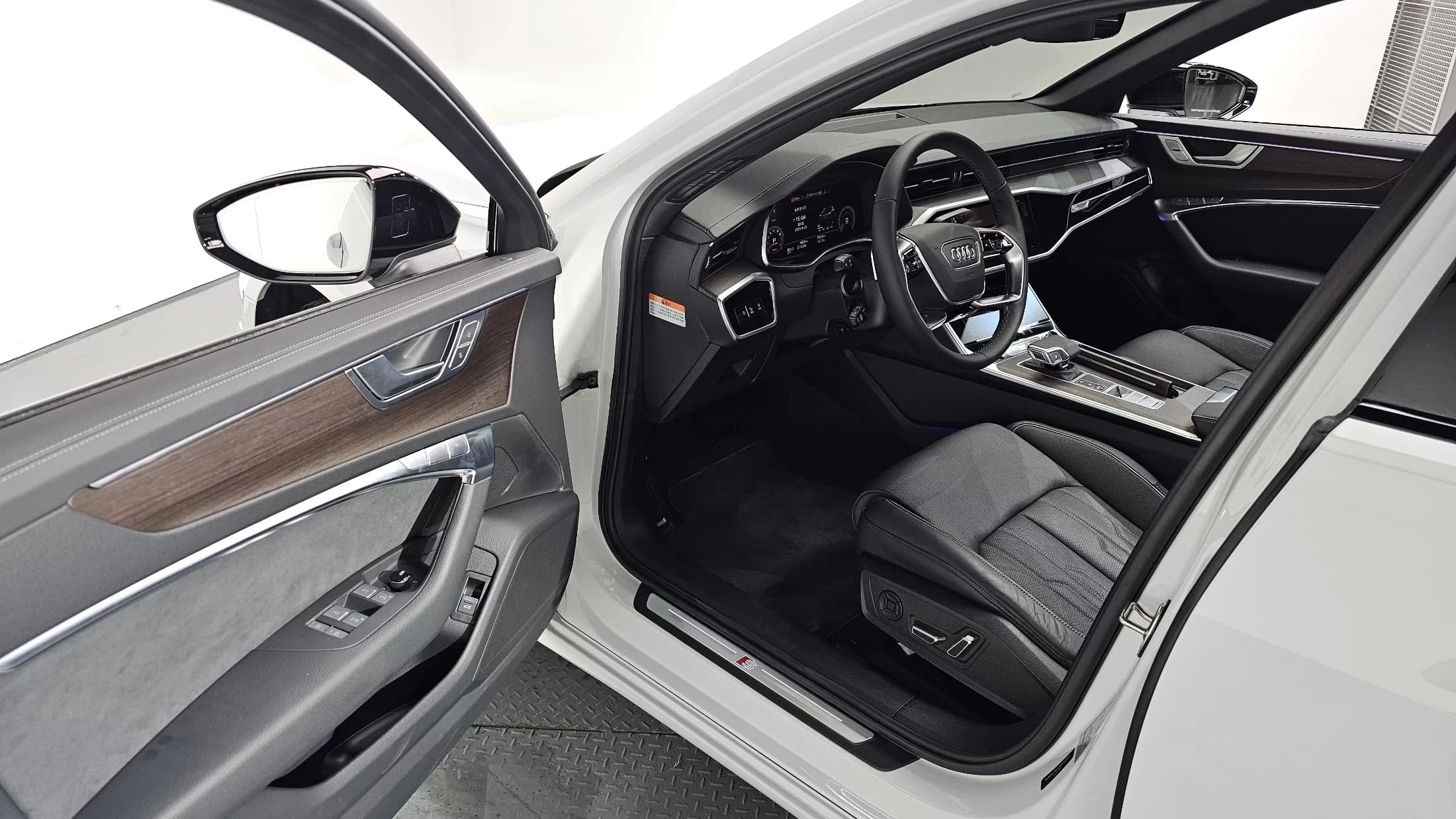 Audi A6 45 TFSI Premium, 2025 г. 4960 км. — фото 10