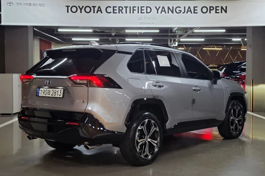 Toyota RAV4 2.5 4WD PHEV XSE, гибрид, 2024 г. 8175 км. — фото 2