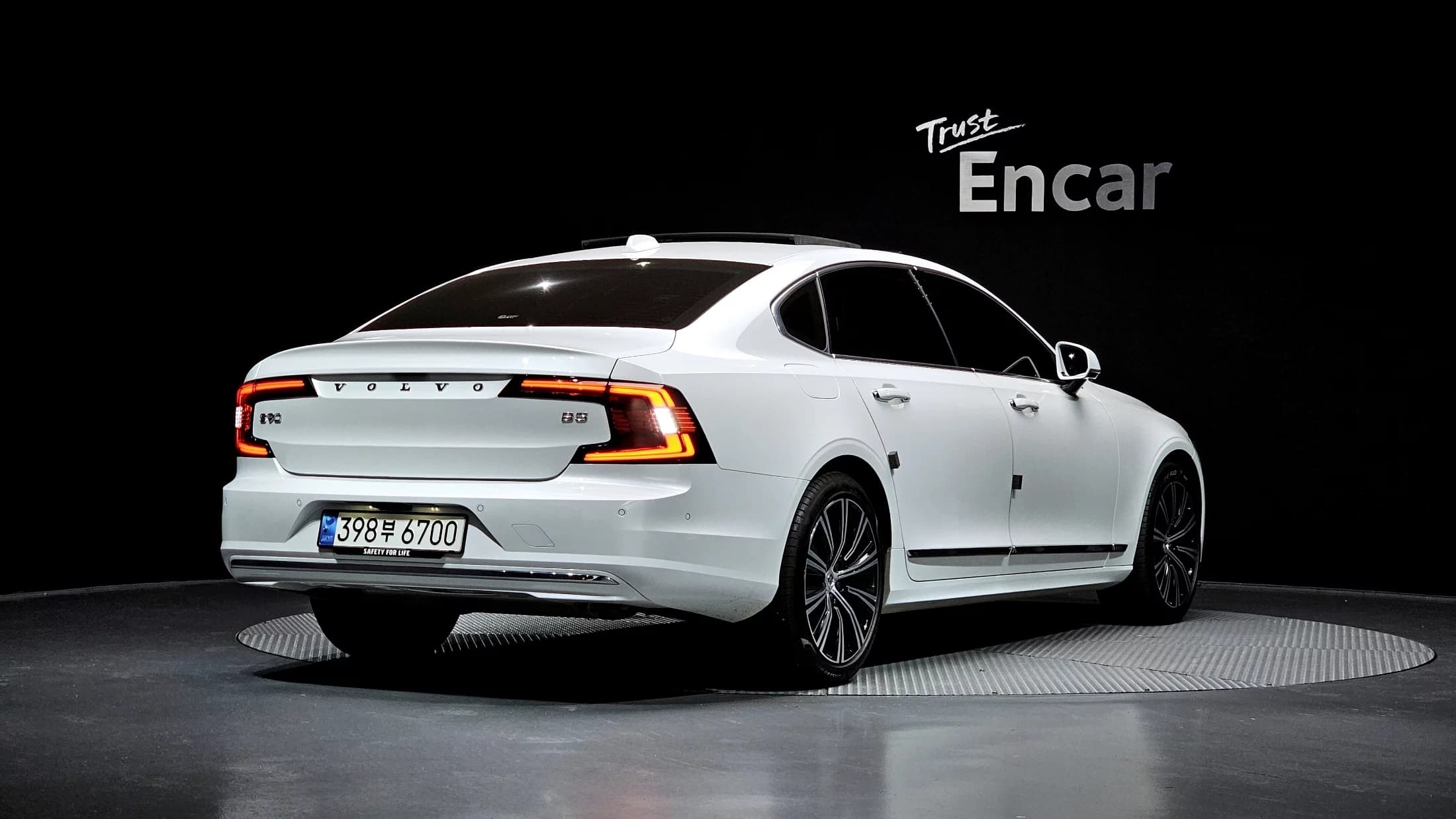 Volvo S90 B5 Ultimate Bright, 2023 г. 32467 км. — фото 2