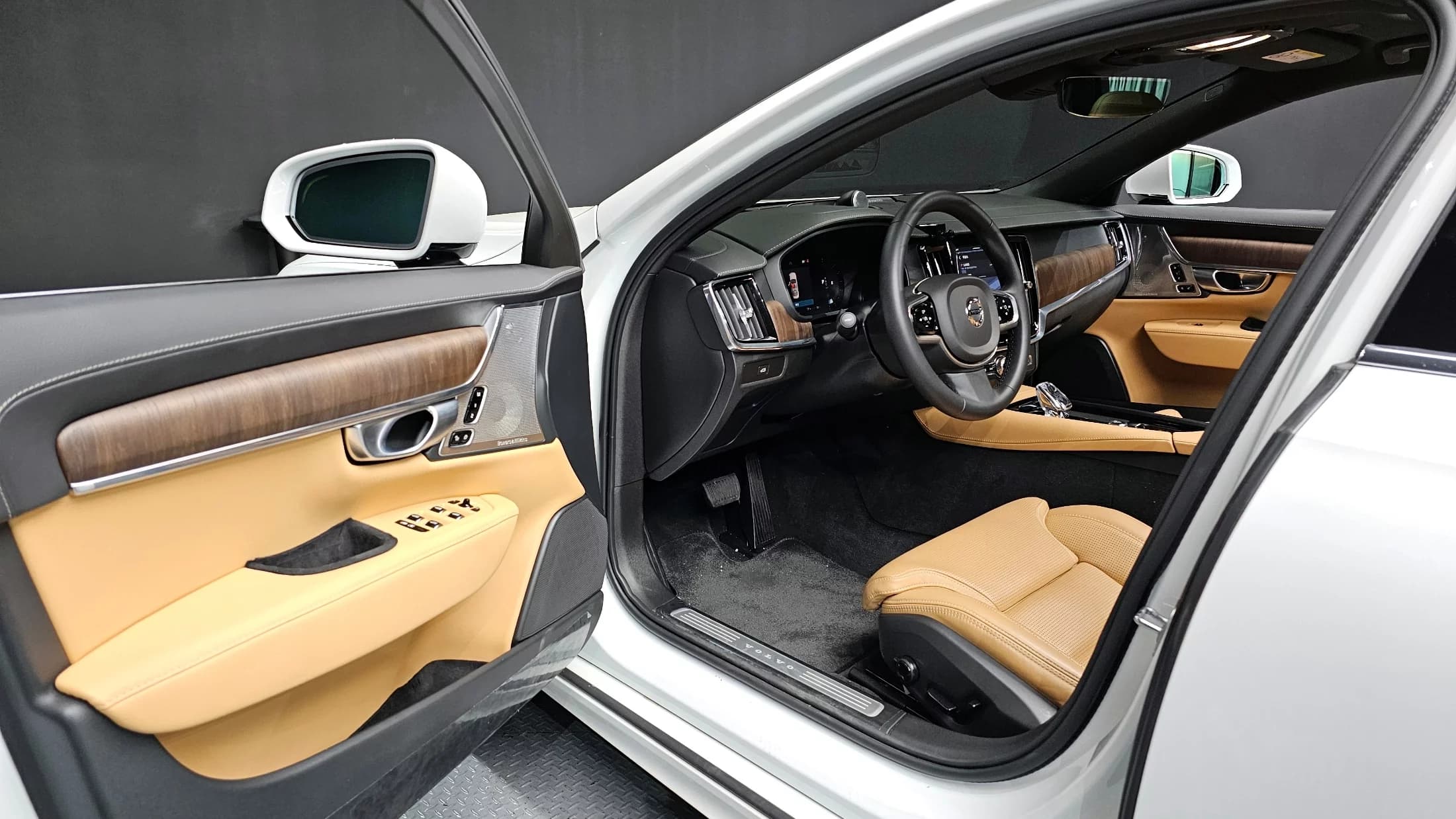 Volvo S90 B5 Ultimate Bright, 2023 г. 32467 км. — фото 10