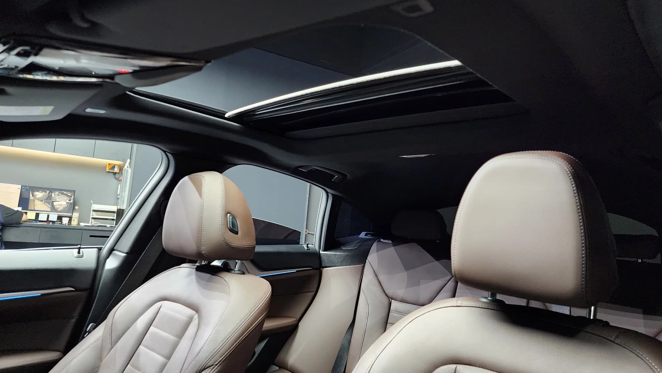 BMW i4 eDrive40 Individual, электромобиль, 2023 г. 25435 км. — фото 19