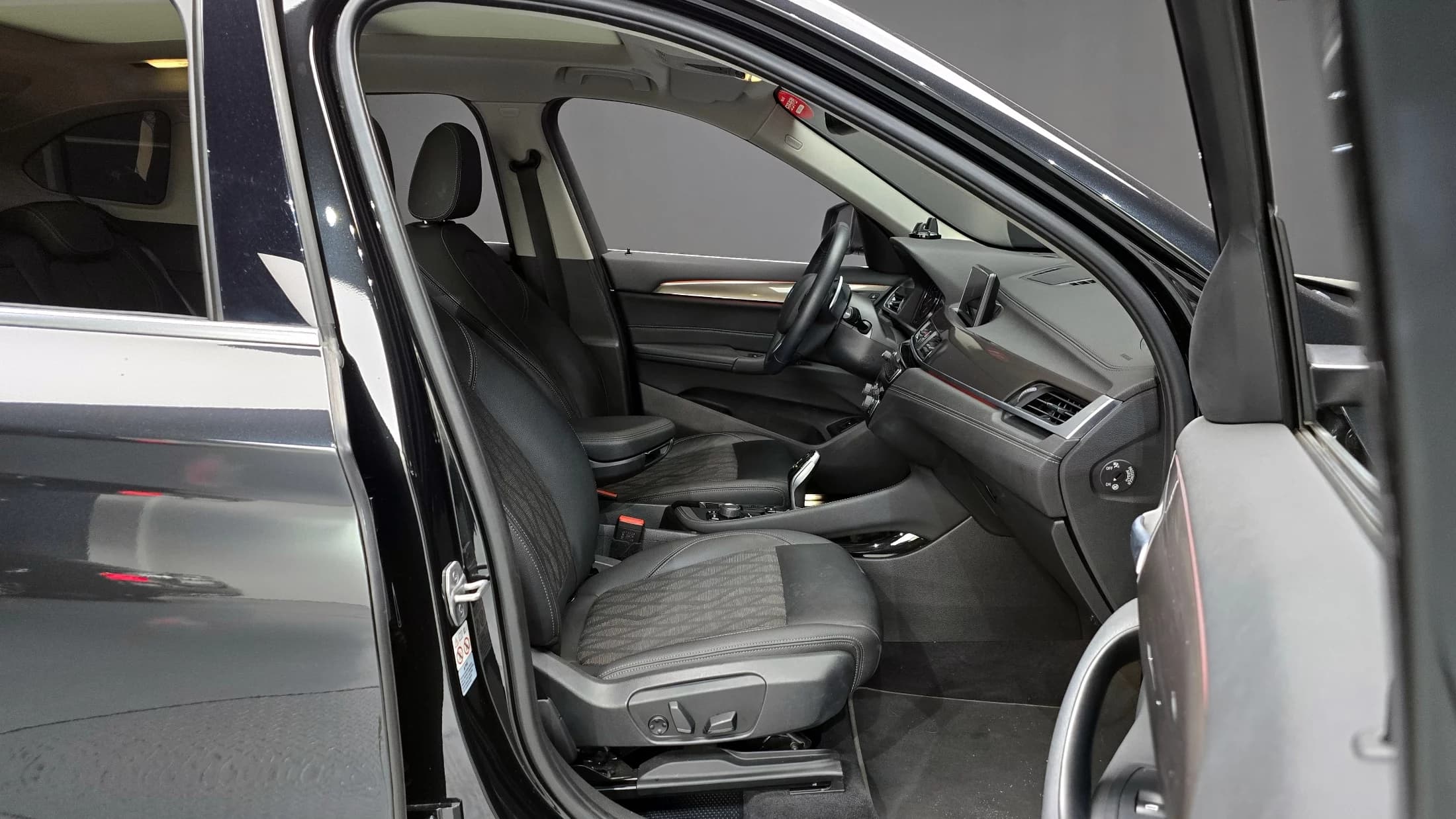 BMW X1 xDrive 20i xLine, 2021 г. 68163 км. — фото 11