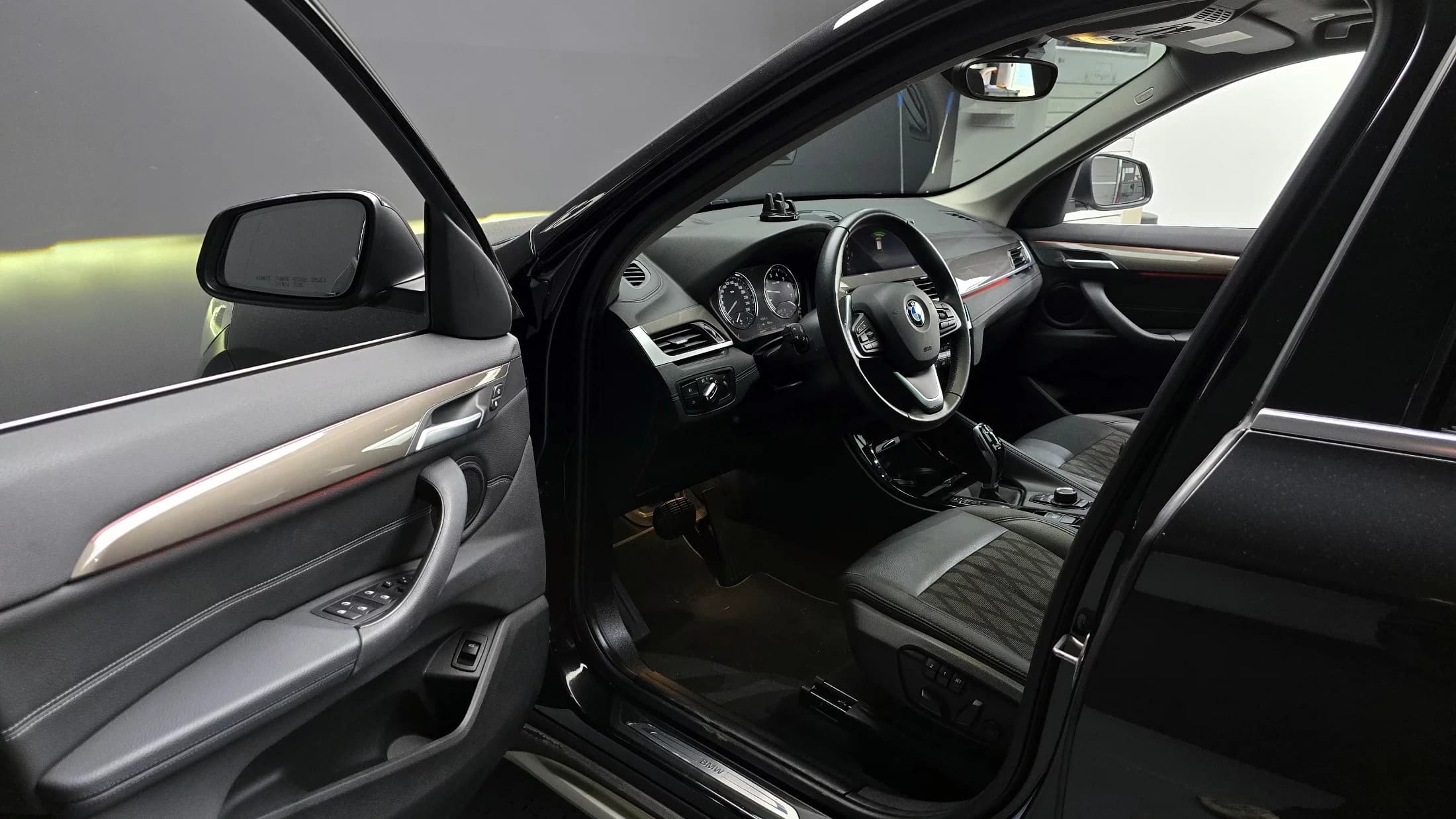 BMW X1 xDrive 20i xLine, 2021 г. 68163 км. — фото 10