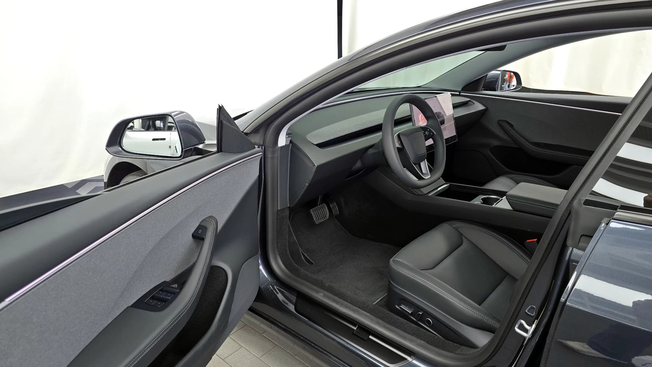Tesla MODEL 3 RWD, электромобиль, 2025 г. 4106 км. — фото 10