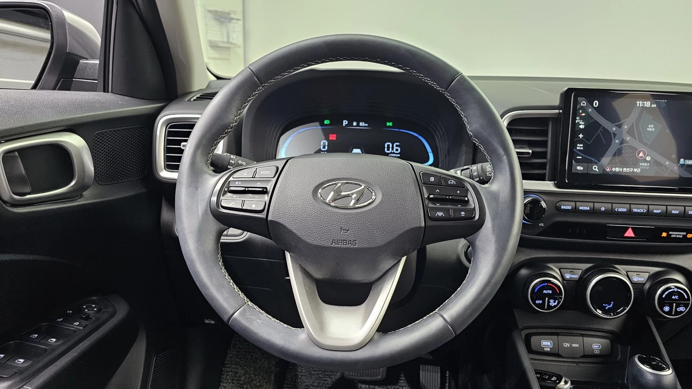 Hyundai Venue 1,6 Premium, 2023 г. 17181 км. — фото 13
