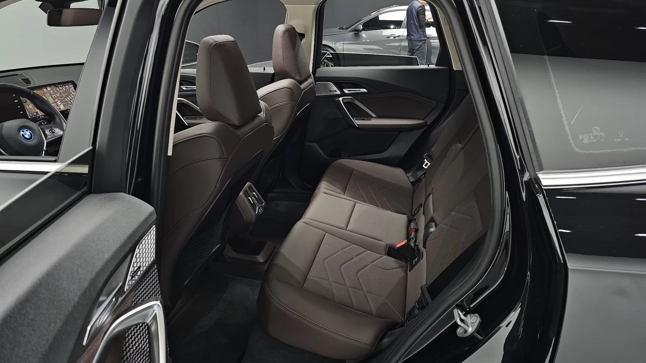 BMW IX1 xDrive 30 xLine, электромобиль, 2023 г. 34647 км. — фото 12