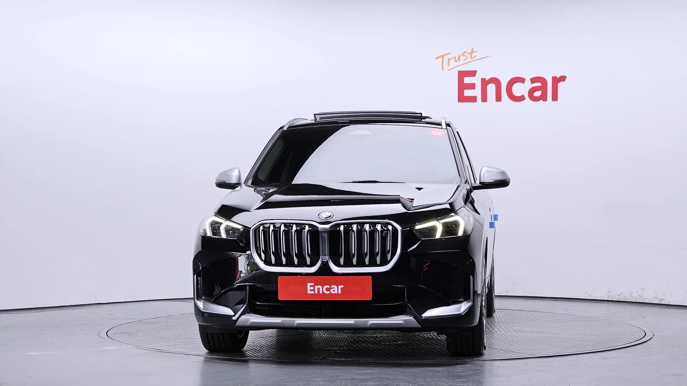 BMW IX1 xDrive 30 xLine, электромобиль, 2023 г. 34647 км. — фото 3