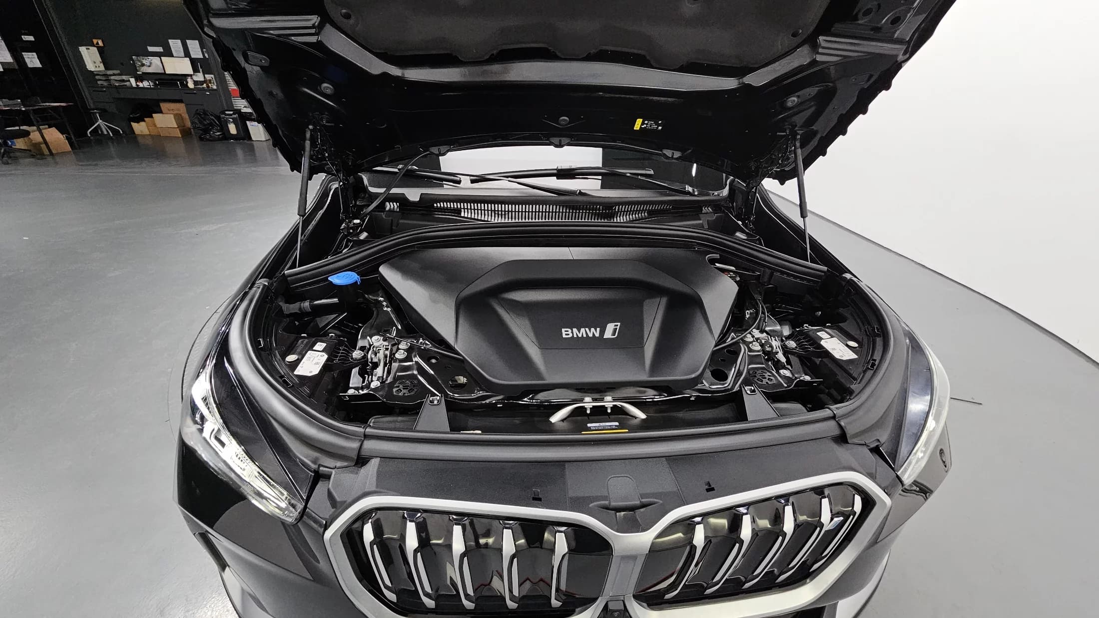 BMW IX1 xDrive 30 xLine, электромобиль, 2023 г. 34647 км. — фото 6