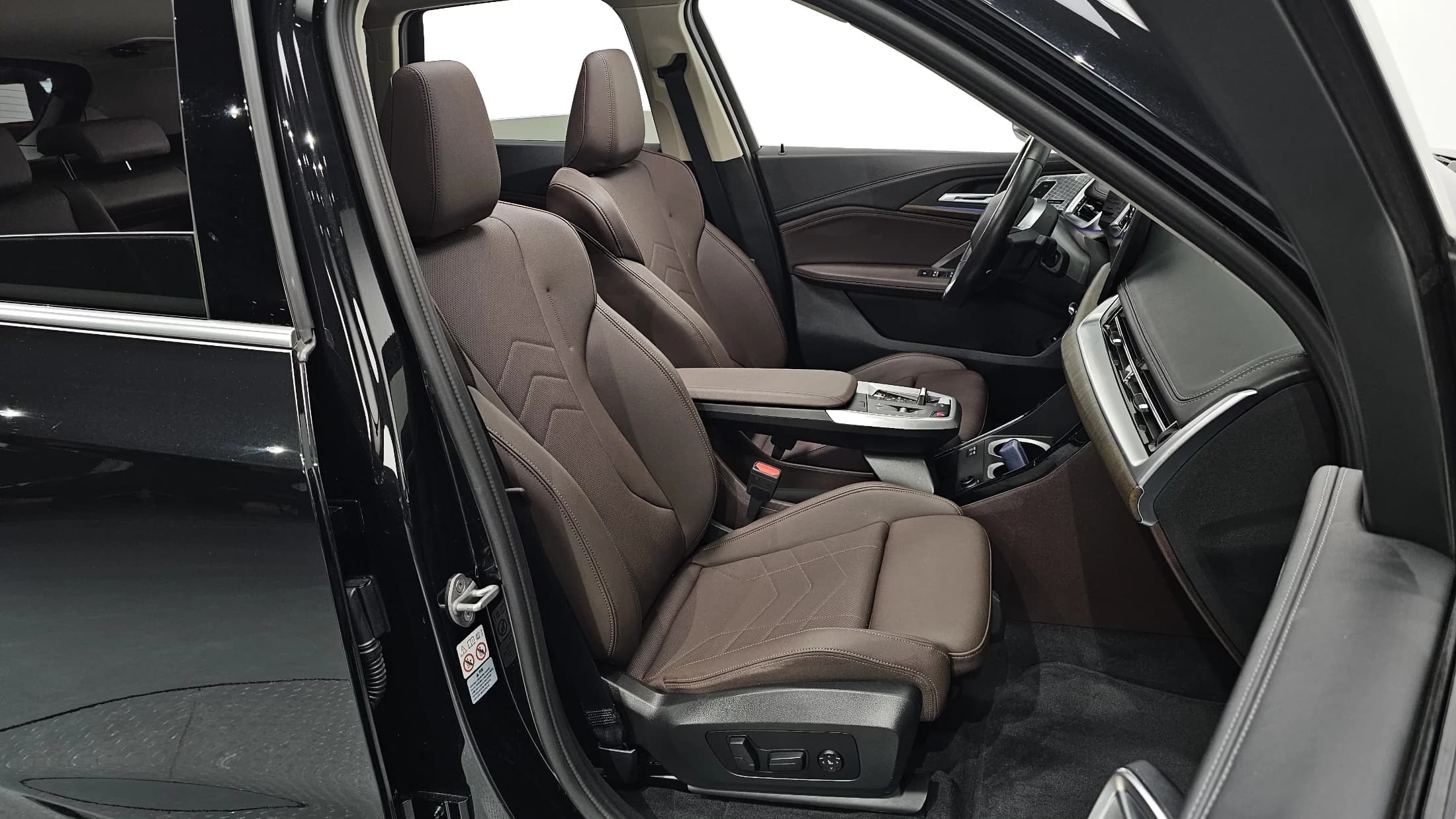 BMW IX1 xDrive 30 xLine, электромобиль, 2023 г. 34647 км. — фото 10