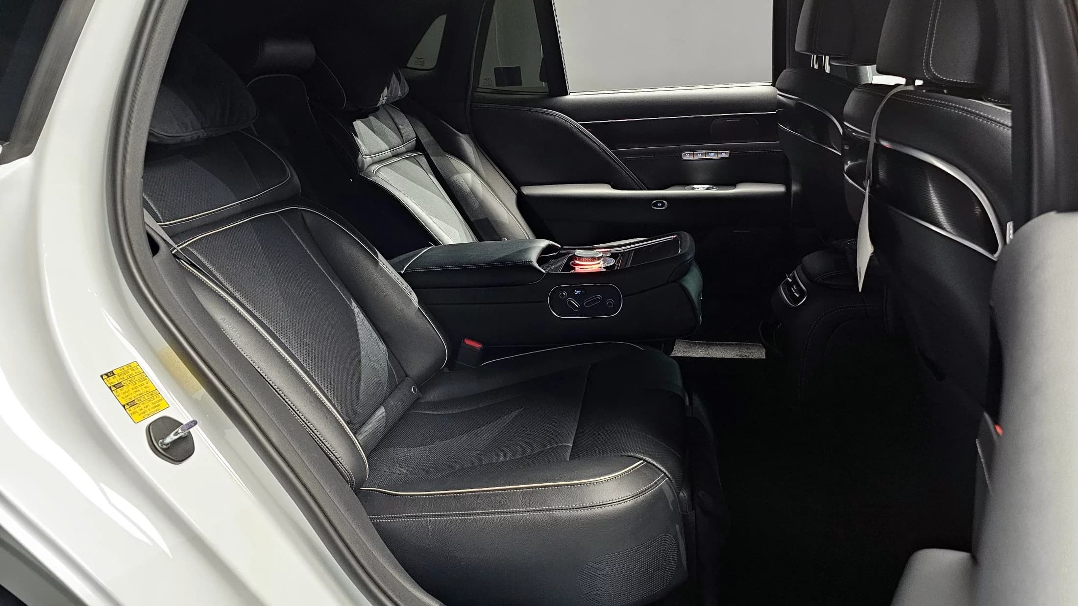 Genesis G90 Gasoline 3.5 Turbo AWD, 2022 г. 65099 км. — фото 12