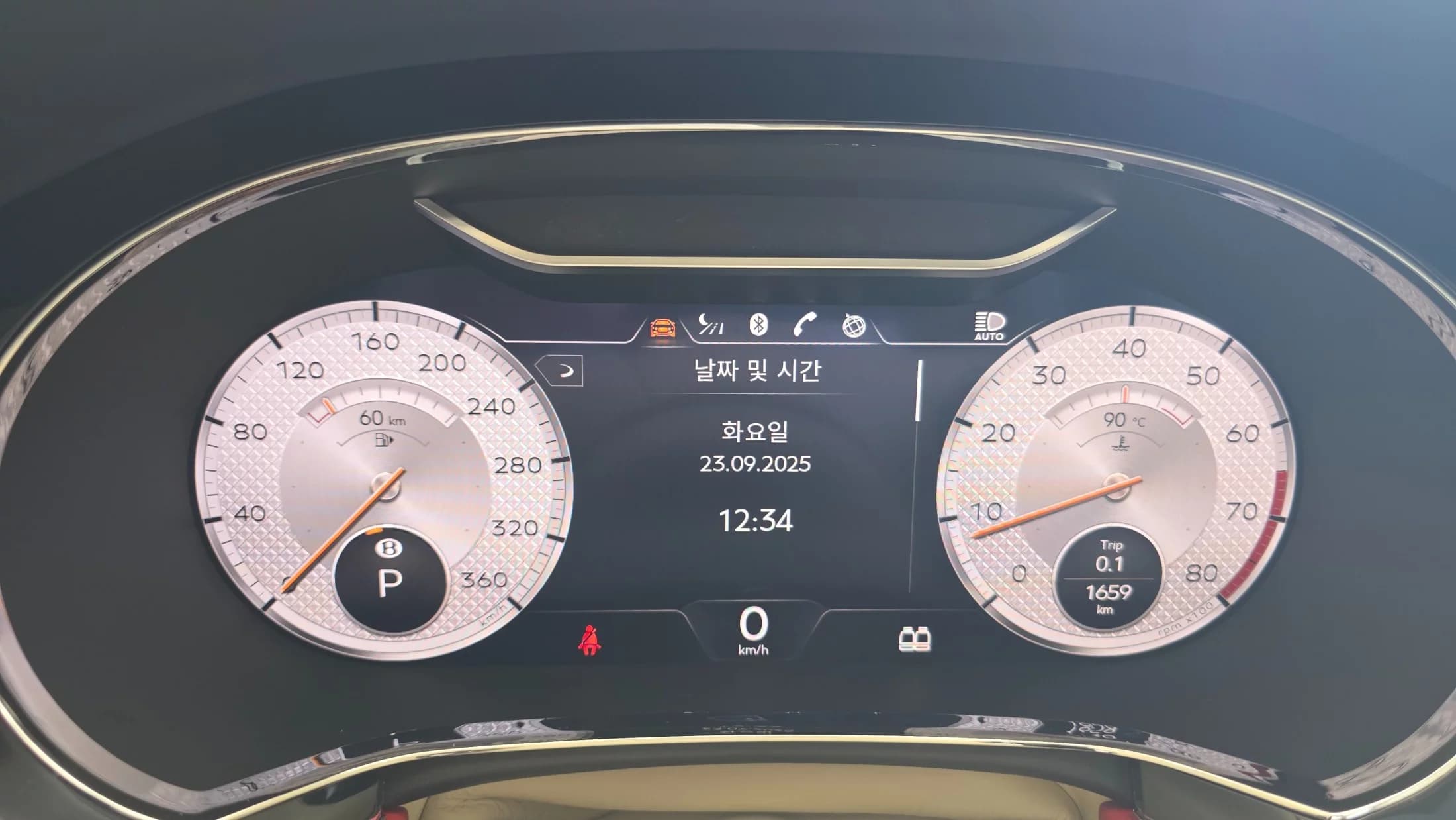 Bentley Flying Spur 4.0, 2024 г. 1728 км. — фото 16