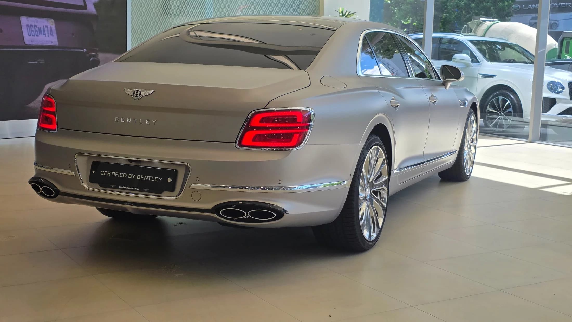 Bentley Flying Spur 4.0, 2024 г. 1728 км. — фото 5