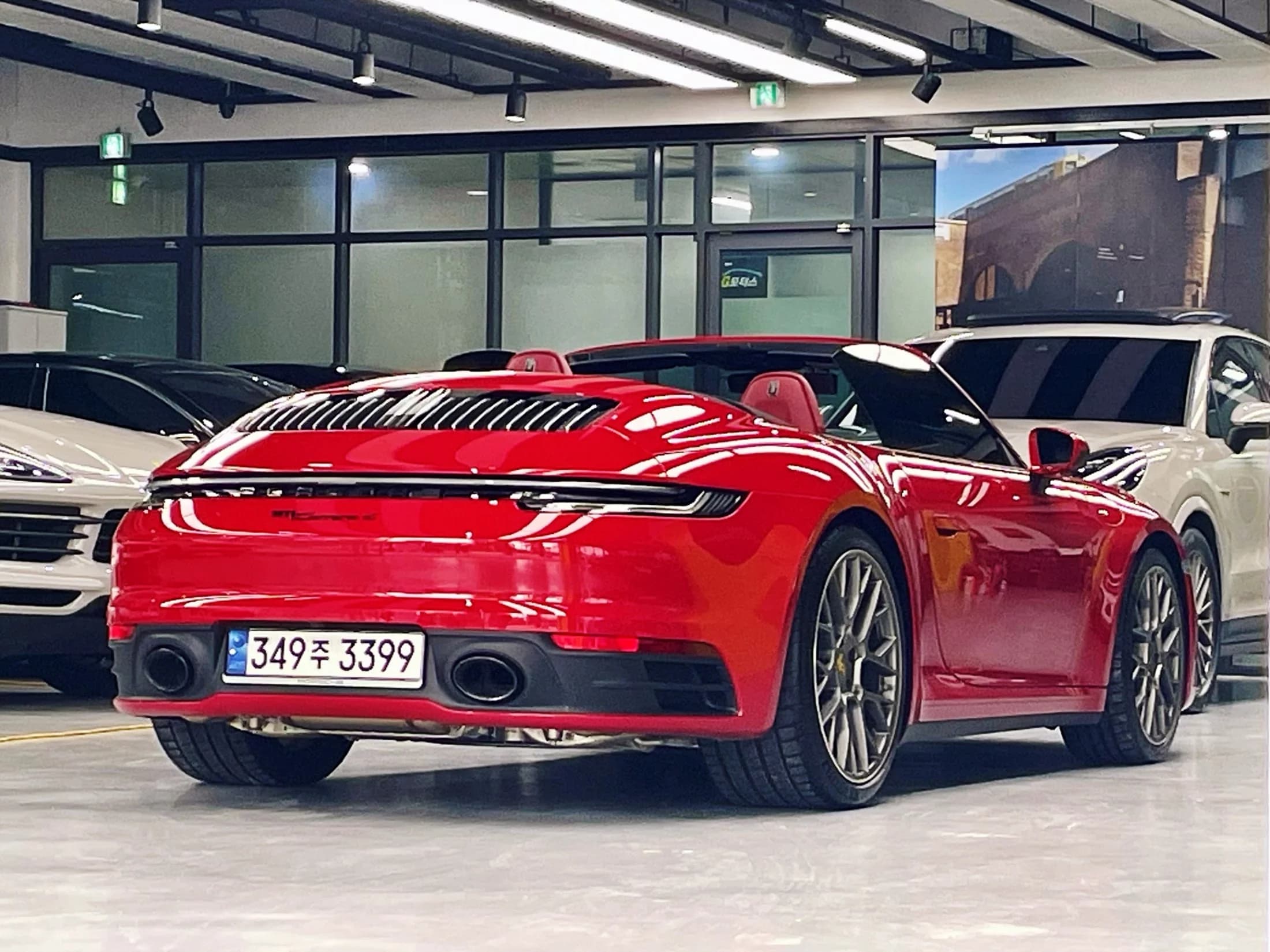 Porsche 911 Carrera 4 Cabriolet, 2024 г. 5092 км. — фото 2