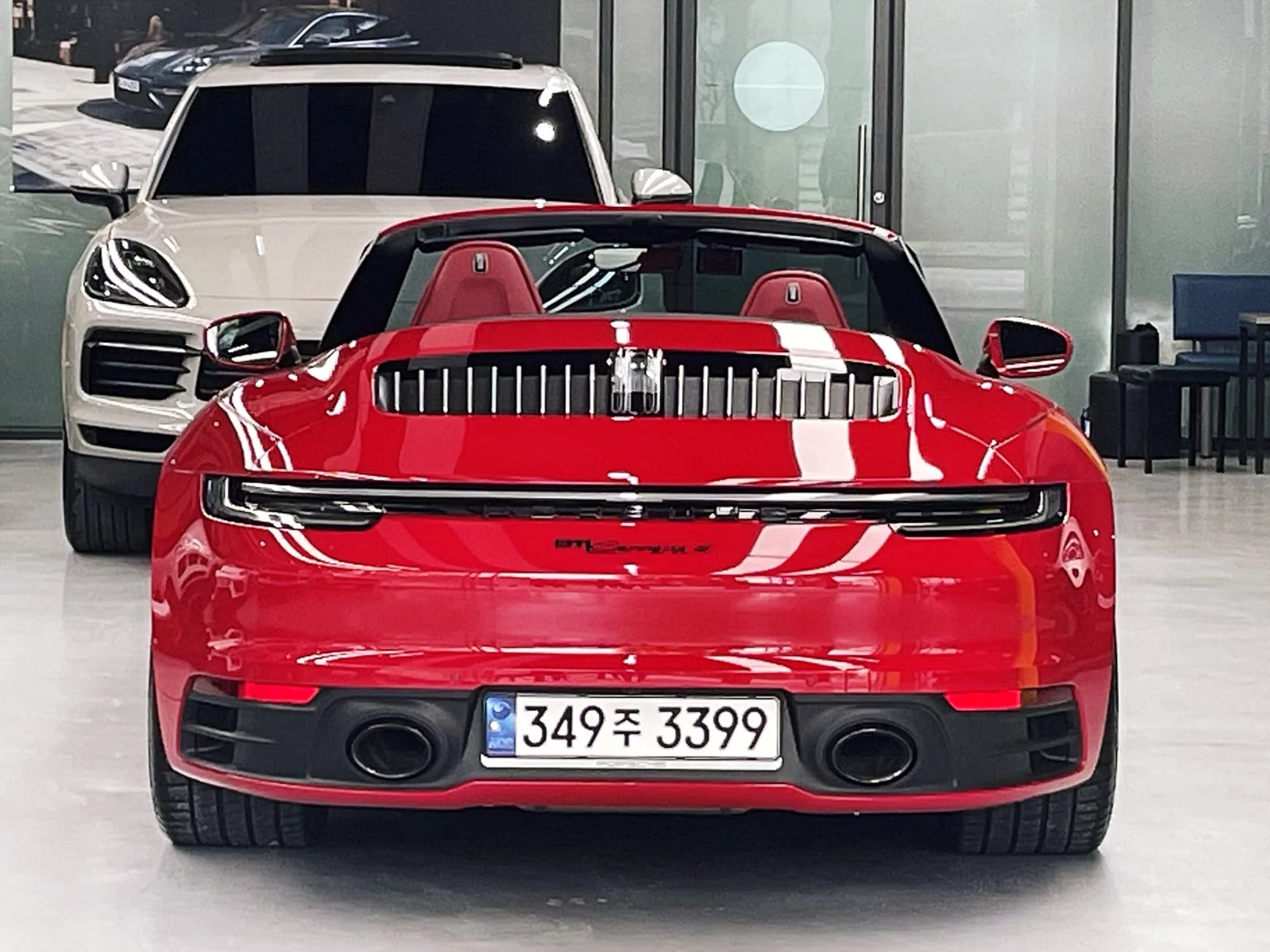 Porsche 911 Carrera 4 Cabriolet, 2024 г. 5092 км. — фото 4
