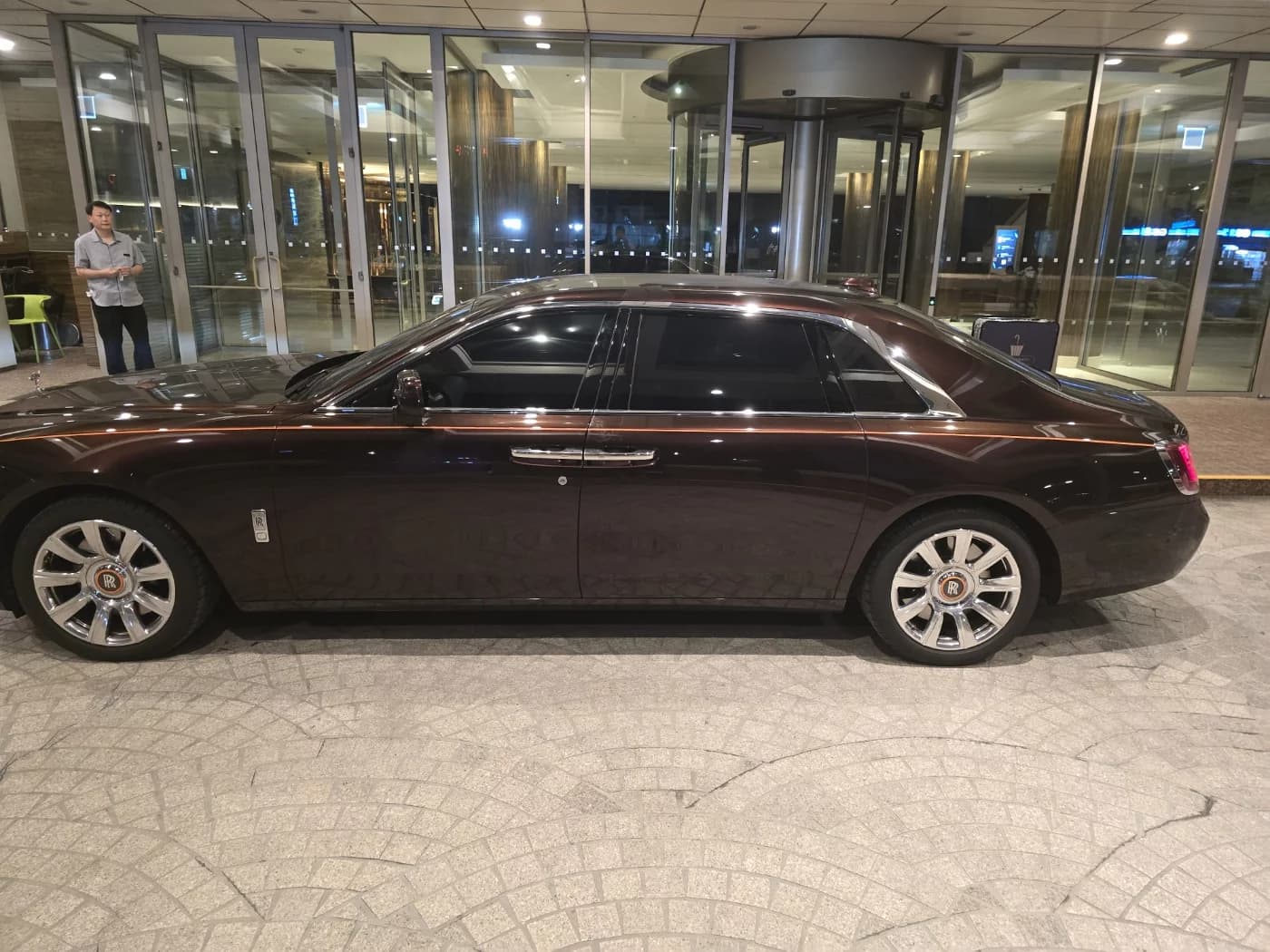 Rolls-Royce GHOST 6.7 EWB V12, 2021 г. 61671 км. — фото 3