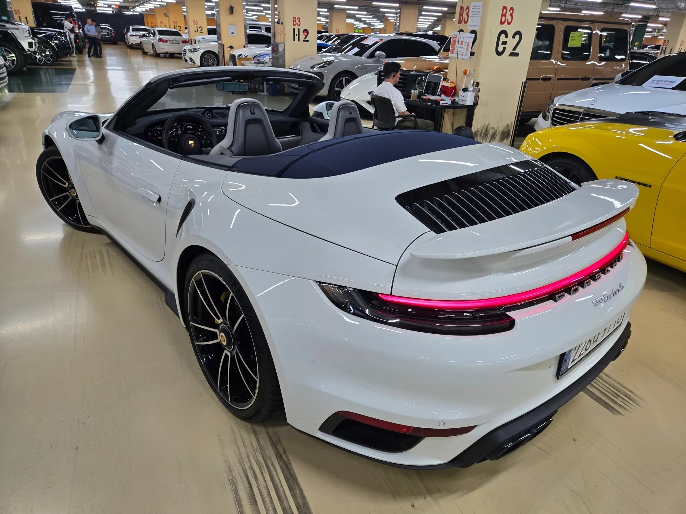 Porsche 911 Turbo S Cabriolet 991, 2021 г. 47604 км. — фото 8