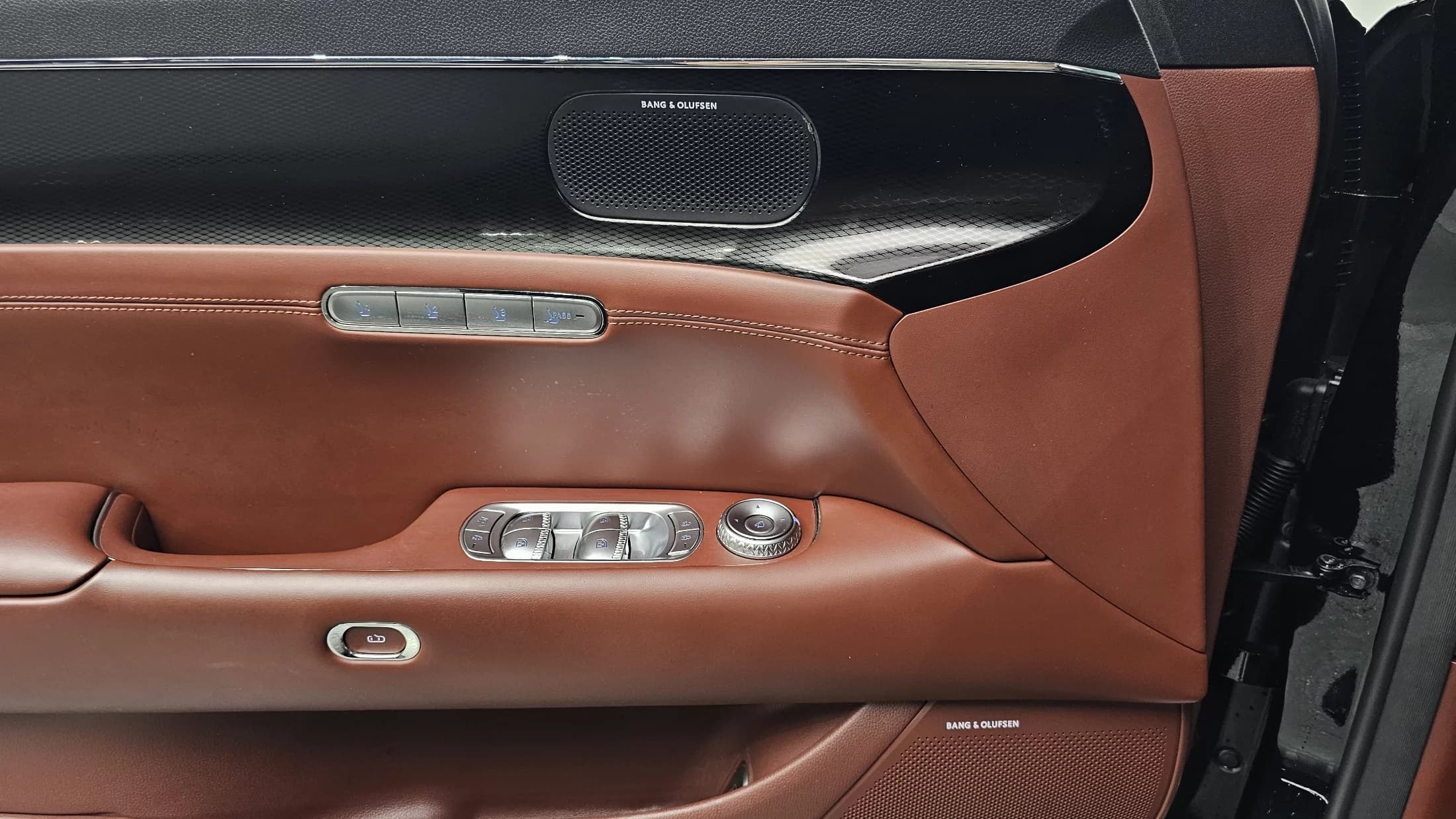 Genesis G90 Gasoline 3.5 Turbo 2WD, 2023 г. 91670 км. — фото 14