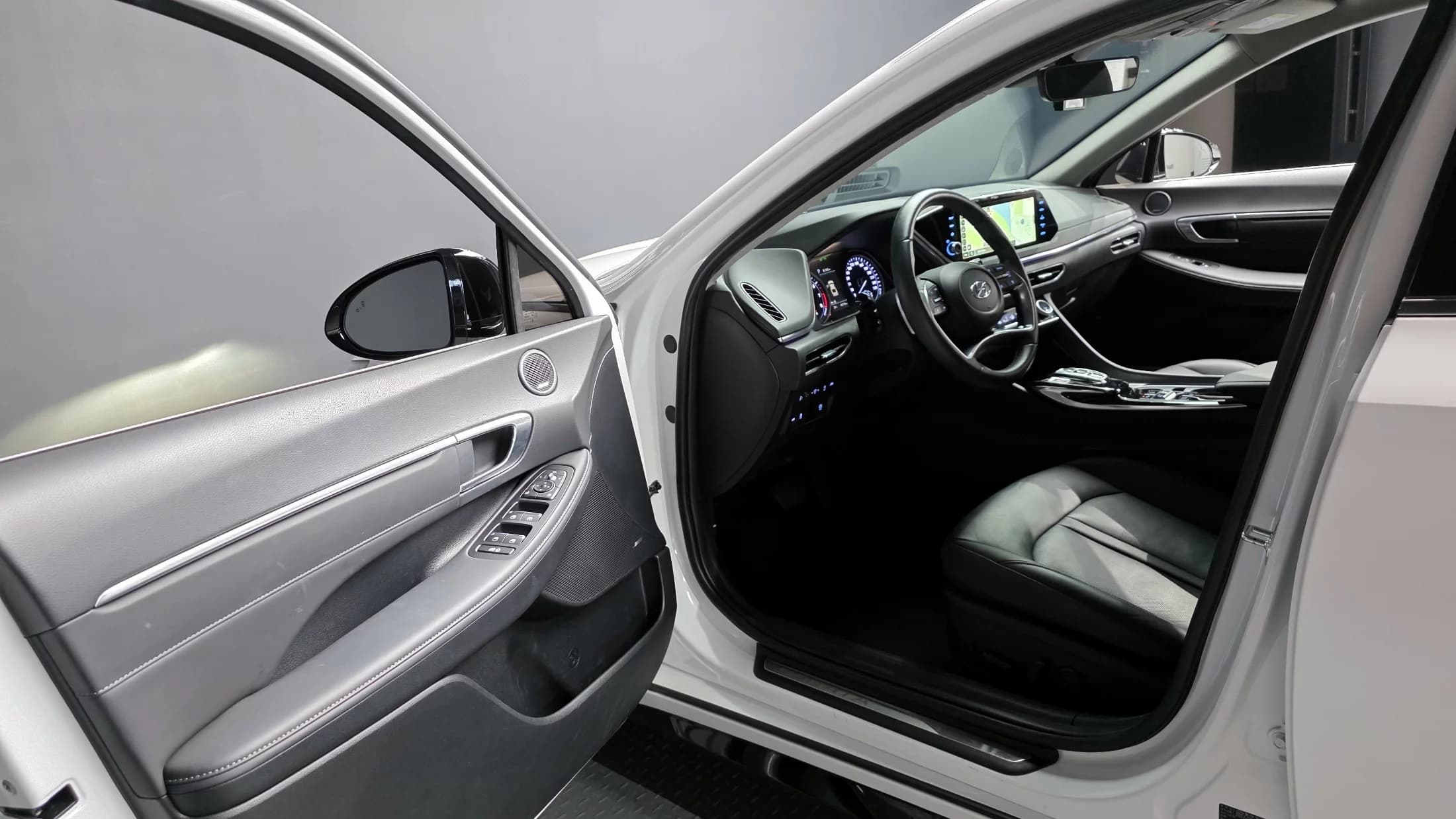 Hyundai Sonata 1.6 Turbo Premium Plus, 2022 г. 43740 км. — фото 10