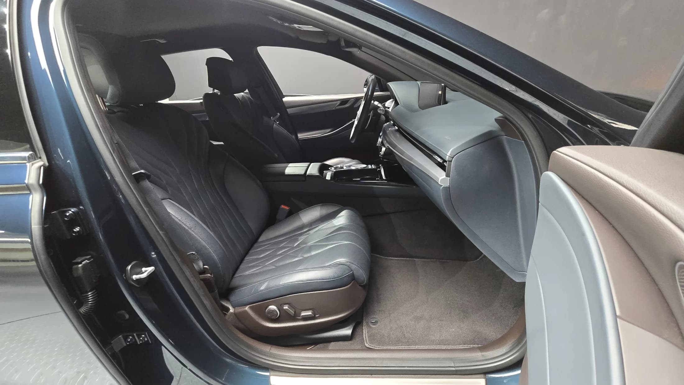 Genesis G80 Gasoline 2.5 Turbo AWD, 2021 г. 74458 км. — фото 11