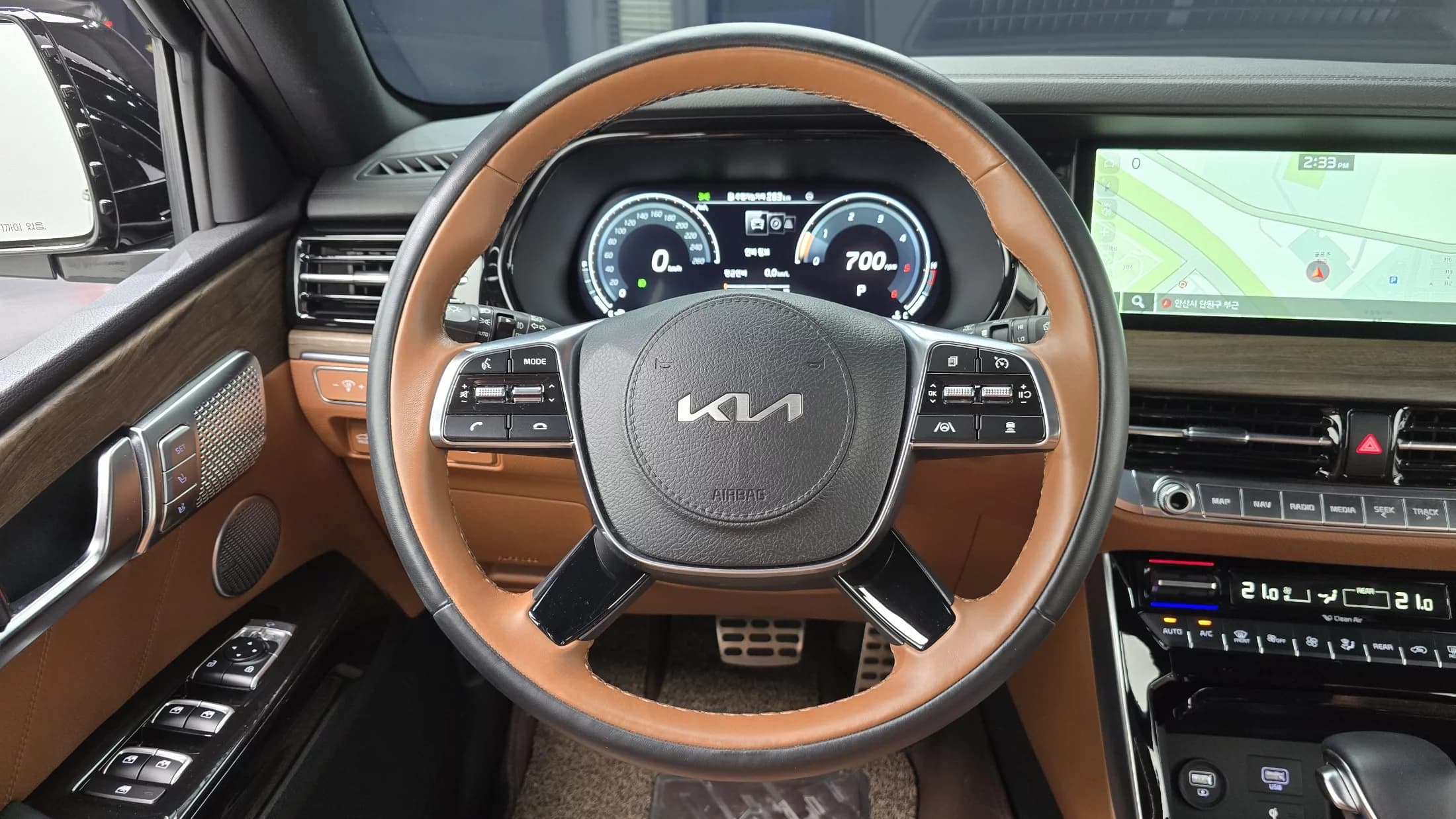 Kia Mohave Diesel 3.0 4WD 7-Seater Masters, 2023 г. 92642 км. — фото 13