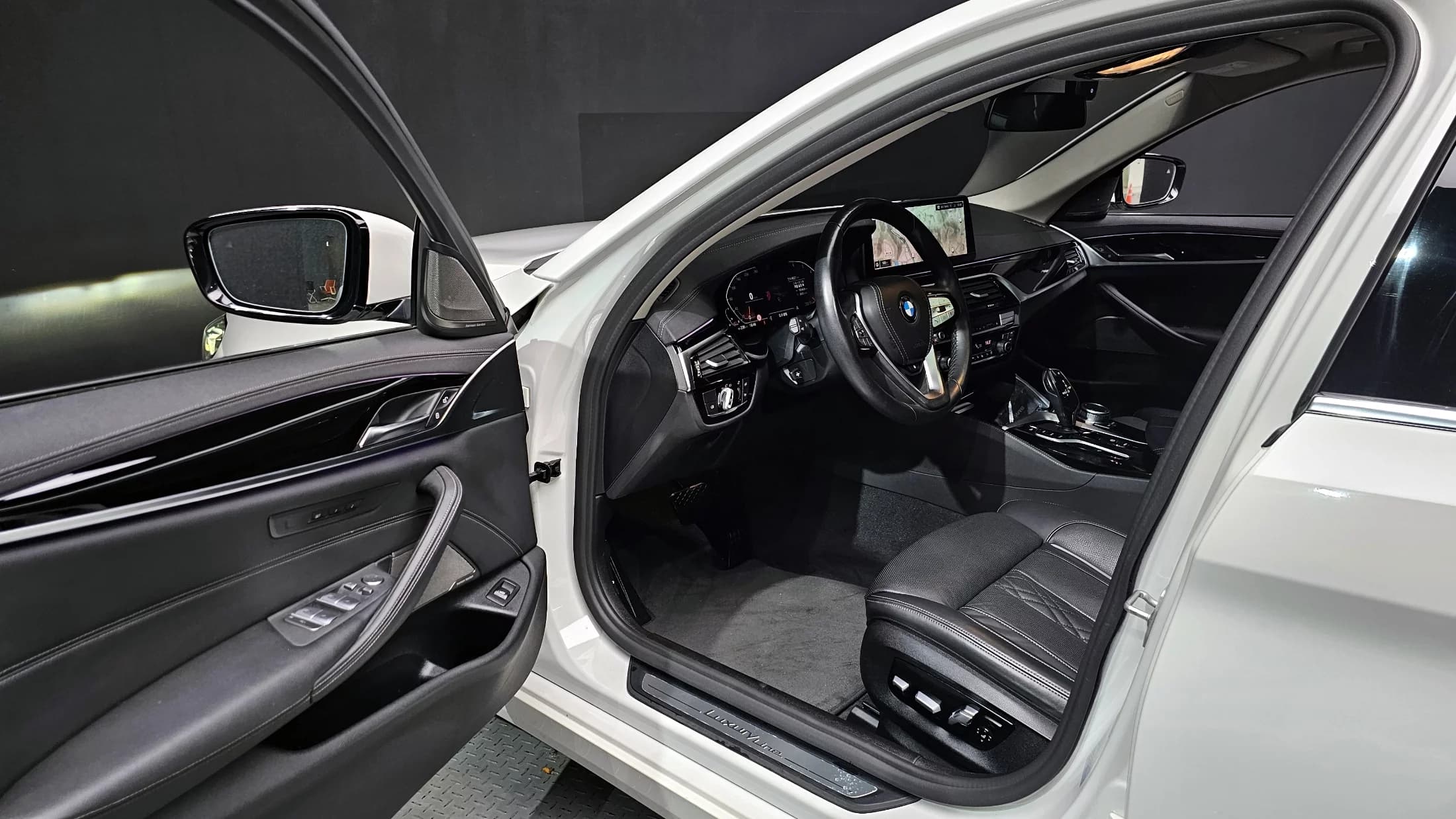 BMW 5-Series 530i Luxury, 2021 г. 48374 км. — фото 10