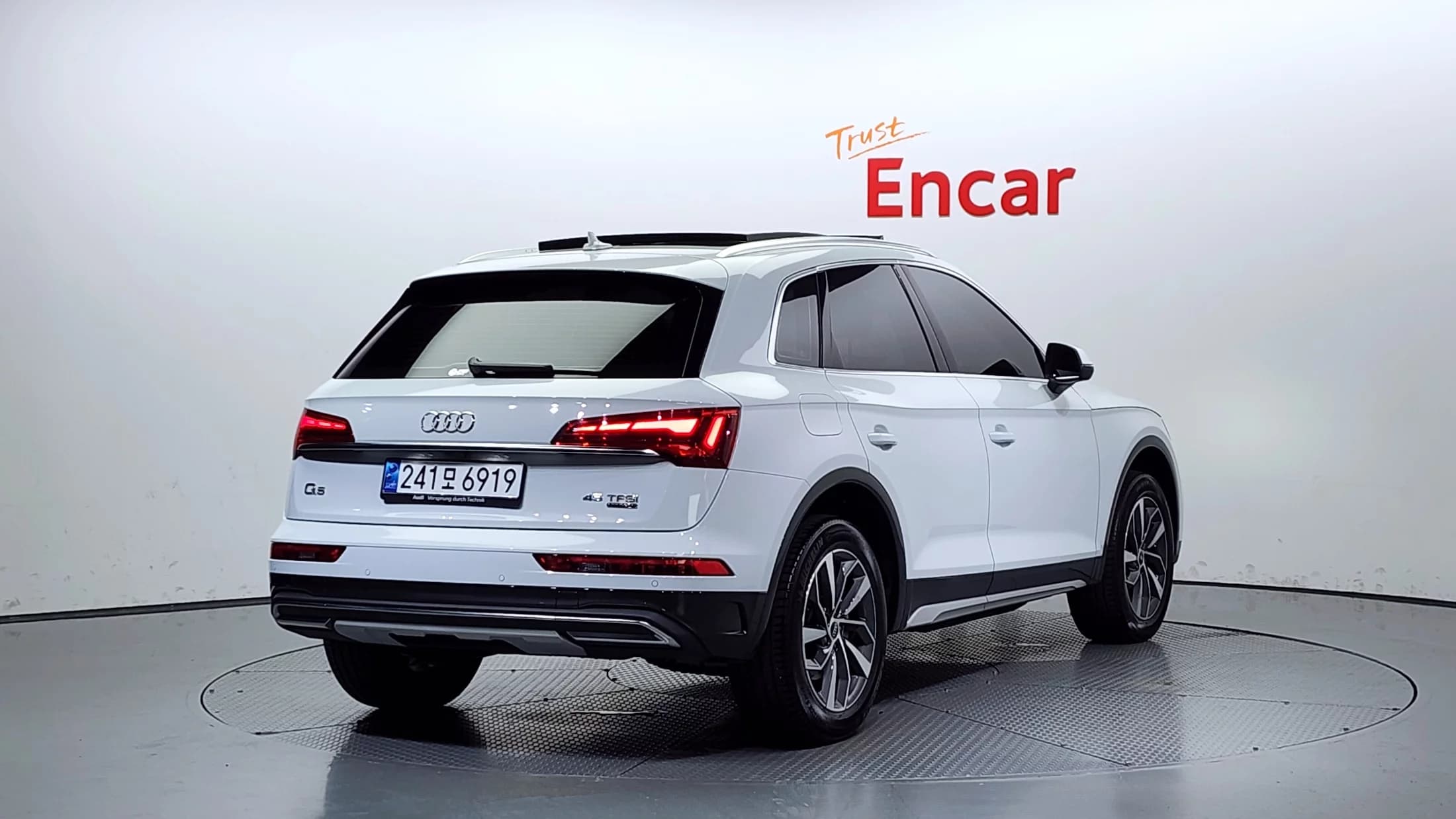 Audi Q5 45 TFSI Quattro, 2023 г. 38876 км. — фото 2