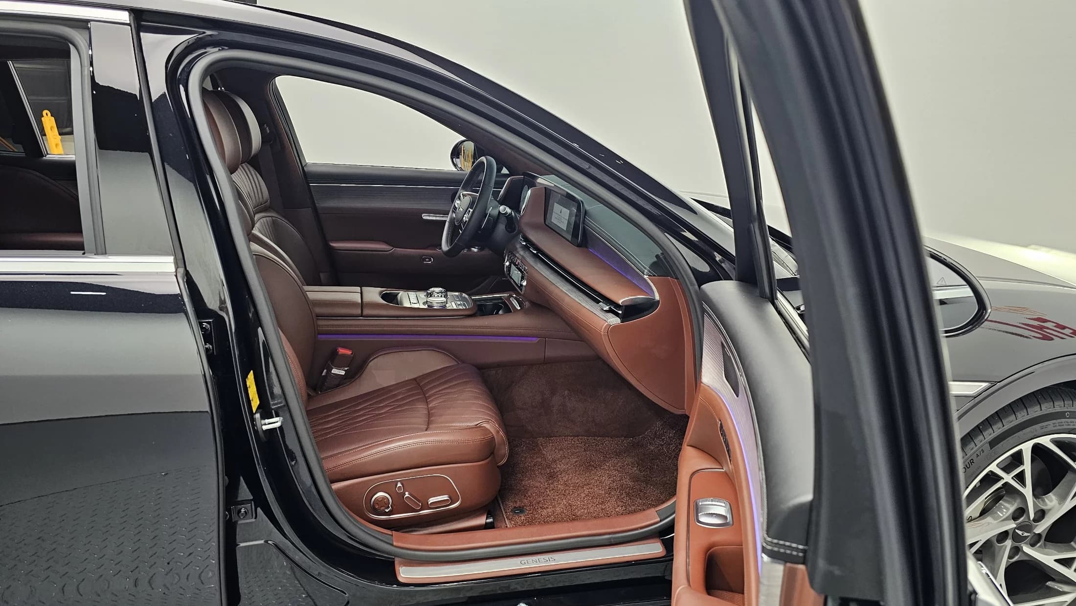 Genesis G90 Gasoline 3.5 Turbo AWD, 2022 г. 36081 км. — фото 16