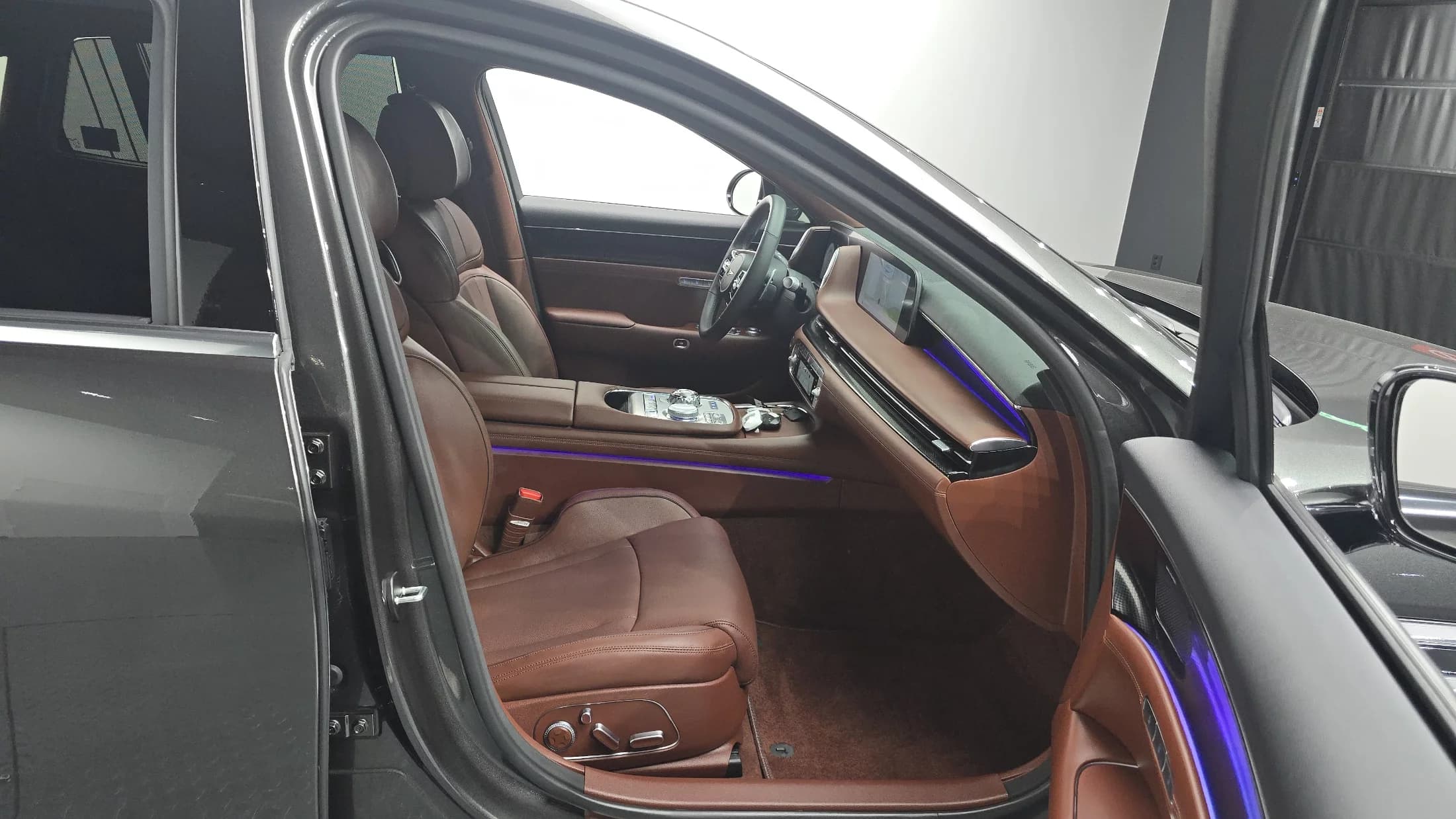 Genesis G90 Gasoline 3.5 Turbo AWD, 2022 г. 14741 км. — фото 10
