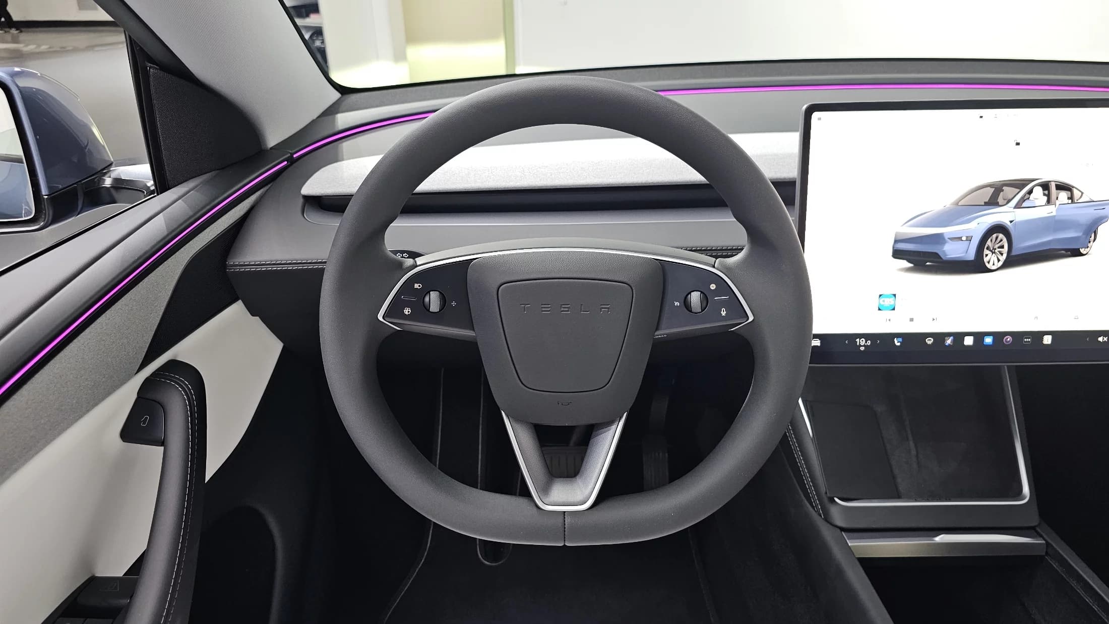 Tesla Model Y Long Range, электромобиль, 2025 г. 4274 км. — фото 13