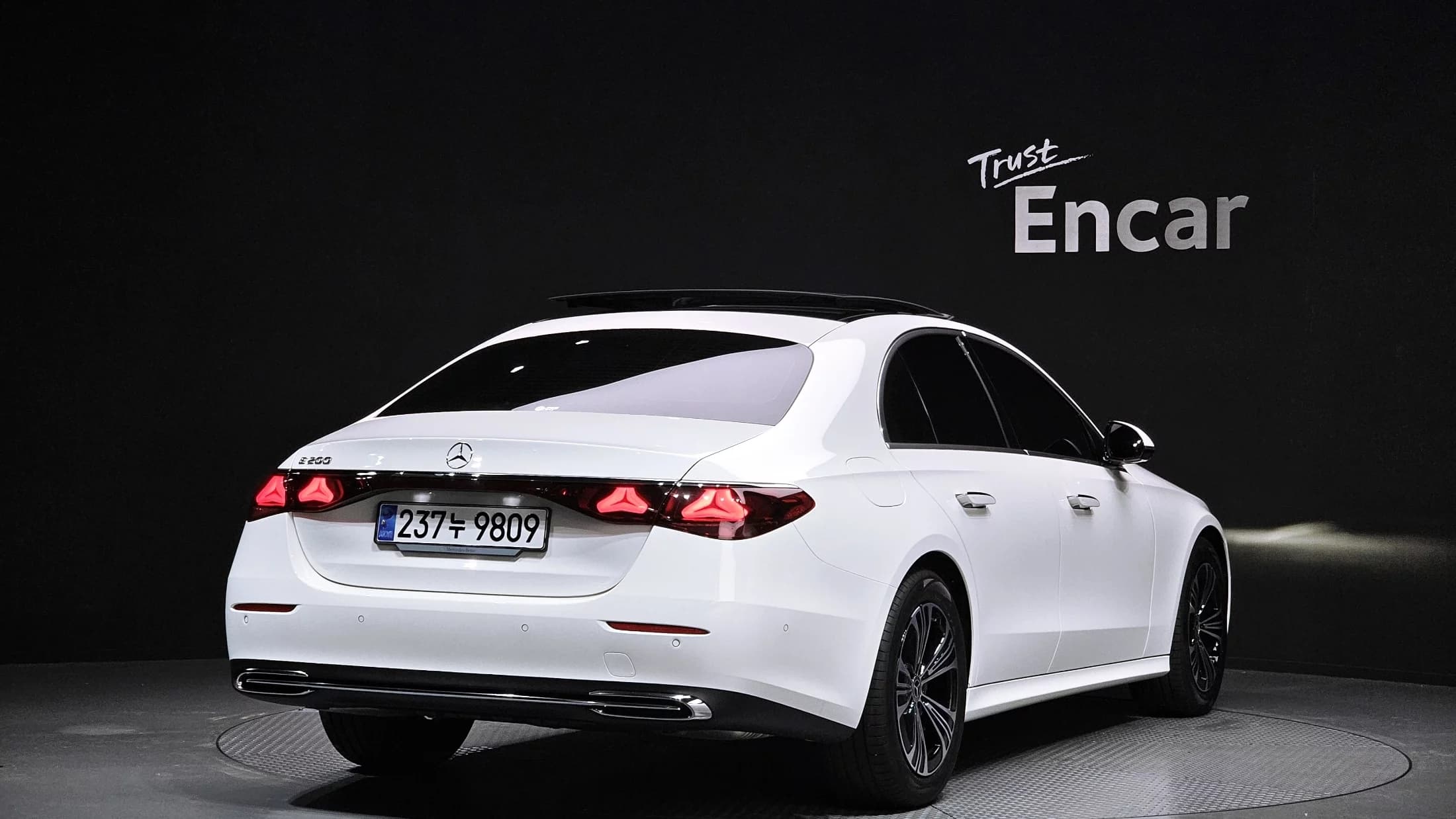 Mercedes-Benz E-Class E200 Avantgarde, 2025 г. 4046 км. — фото 2