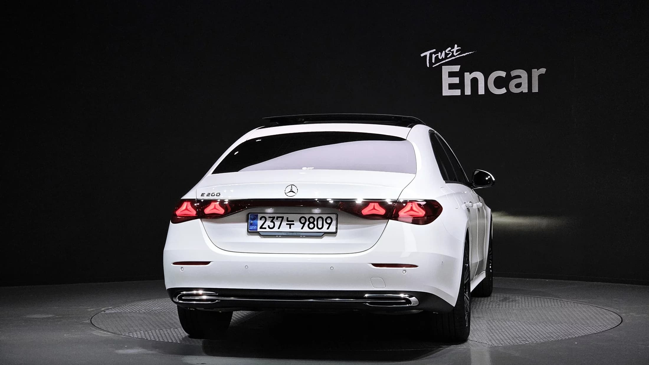 Mercedes-Benz E-Class E200 Avantgarde, 2025 г. 4046 км. — фото 4