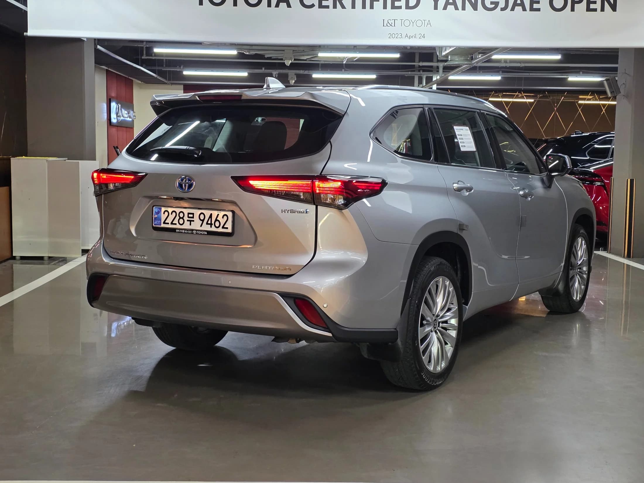 Toyota HIGHLANDER 2.5 4WD Platimum, гибрид, 2023 г. 12948 км. — фото 2