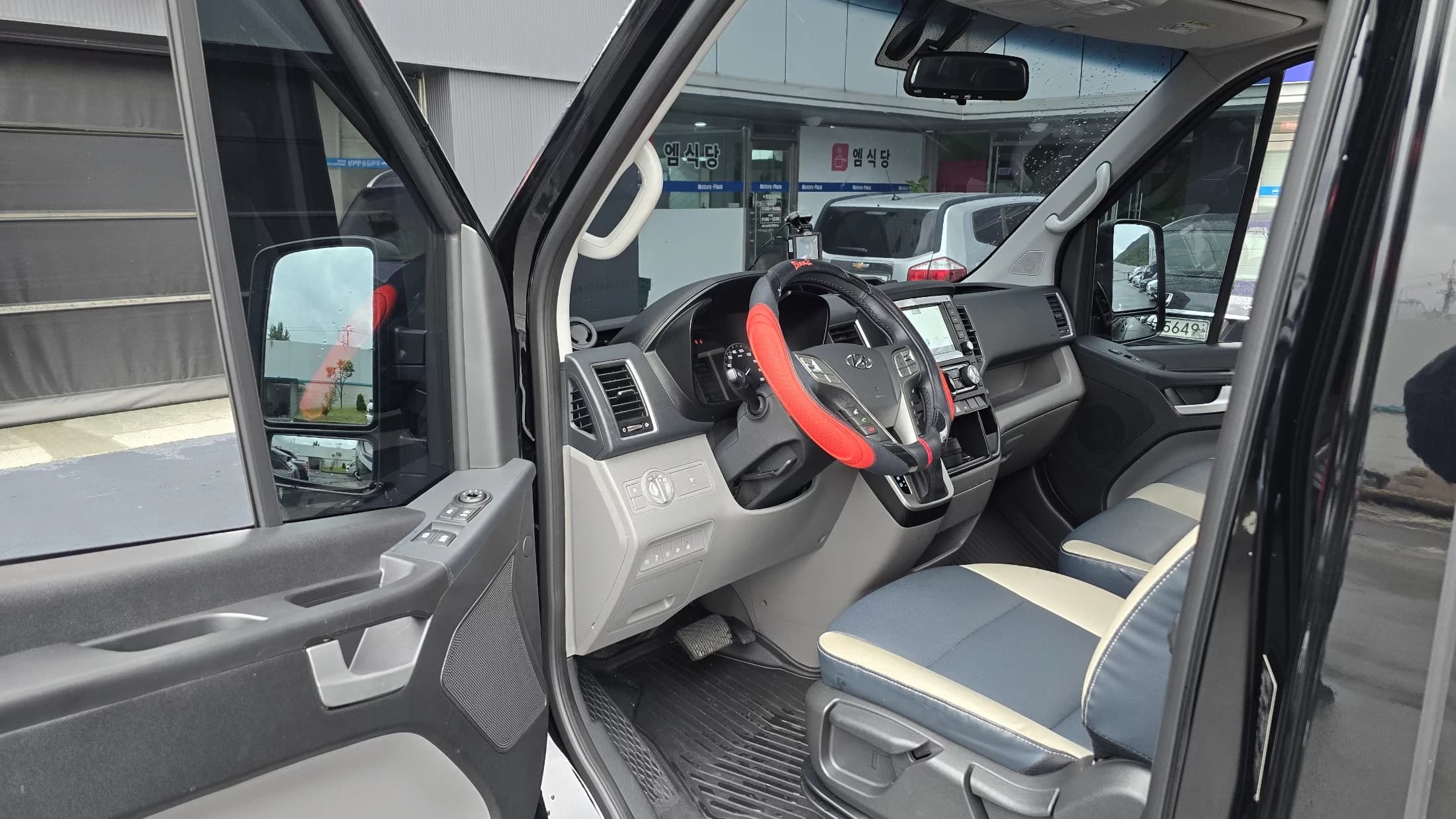 Hyundai H1 16-seater Deluxe, 2024 г. 54059 км. — фото 11